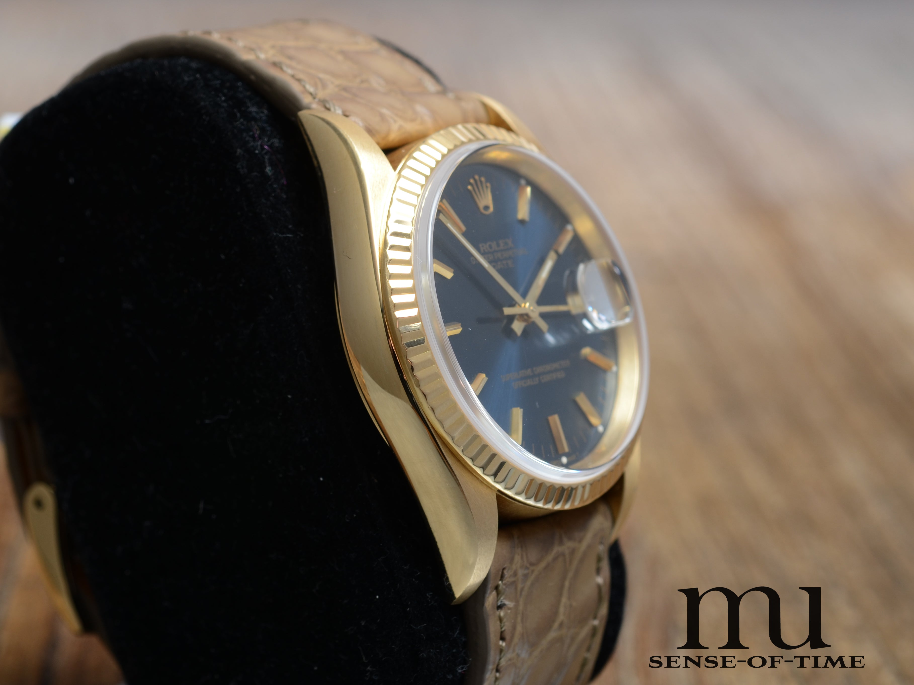 Rolex Date in 18kt Gold mit blauem Zifferblatt, Like New, Full Set, Ref.: 15238