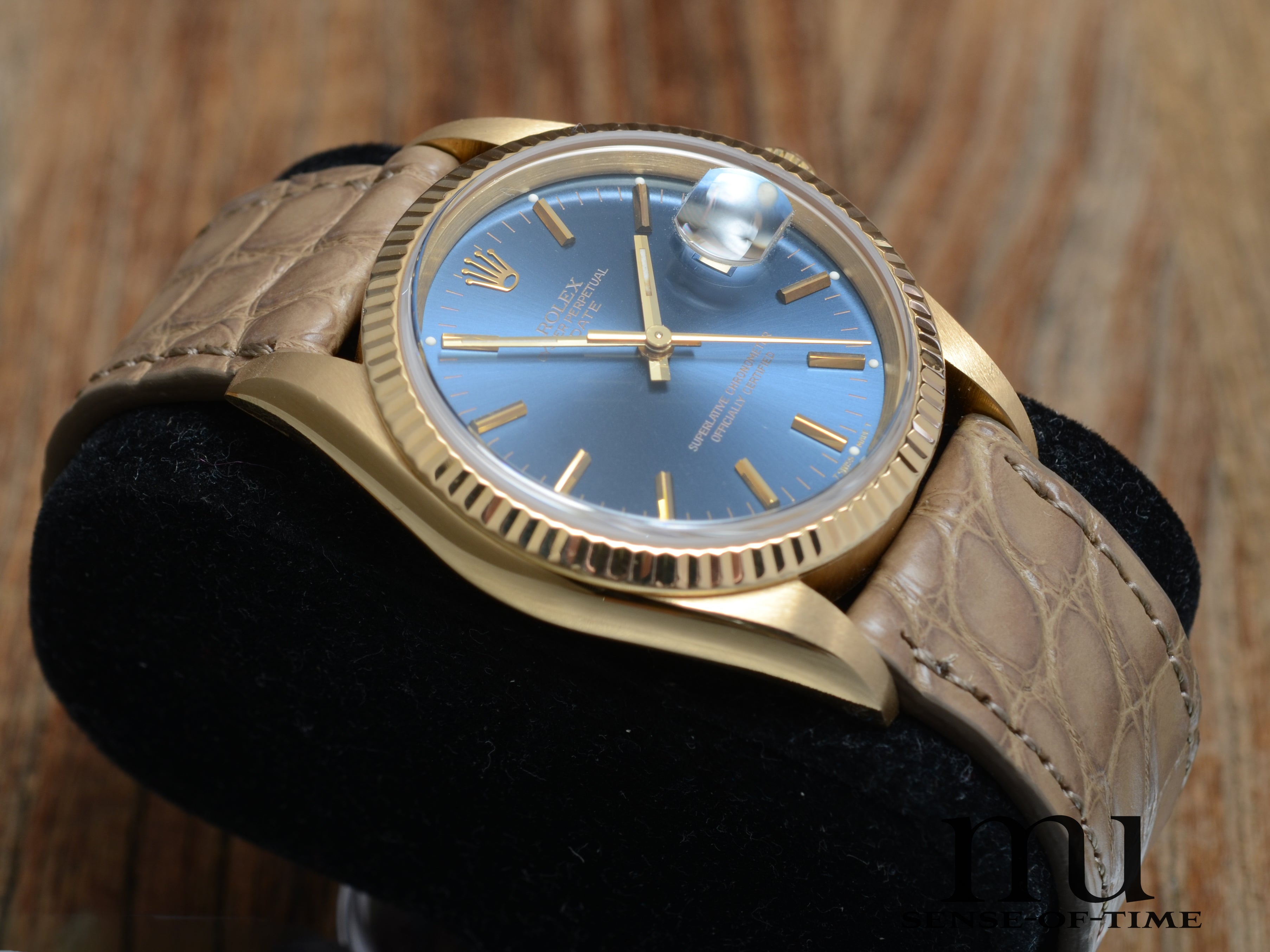 Rolex Date in 18kt Gold mit blauem Zifferblatt, Like New, Full Set, Ref.: 15238