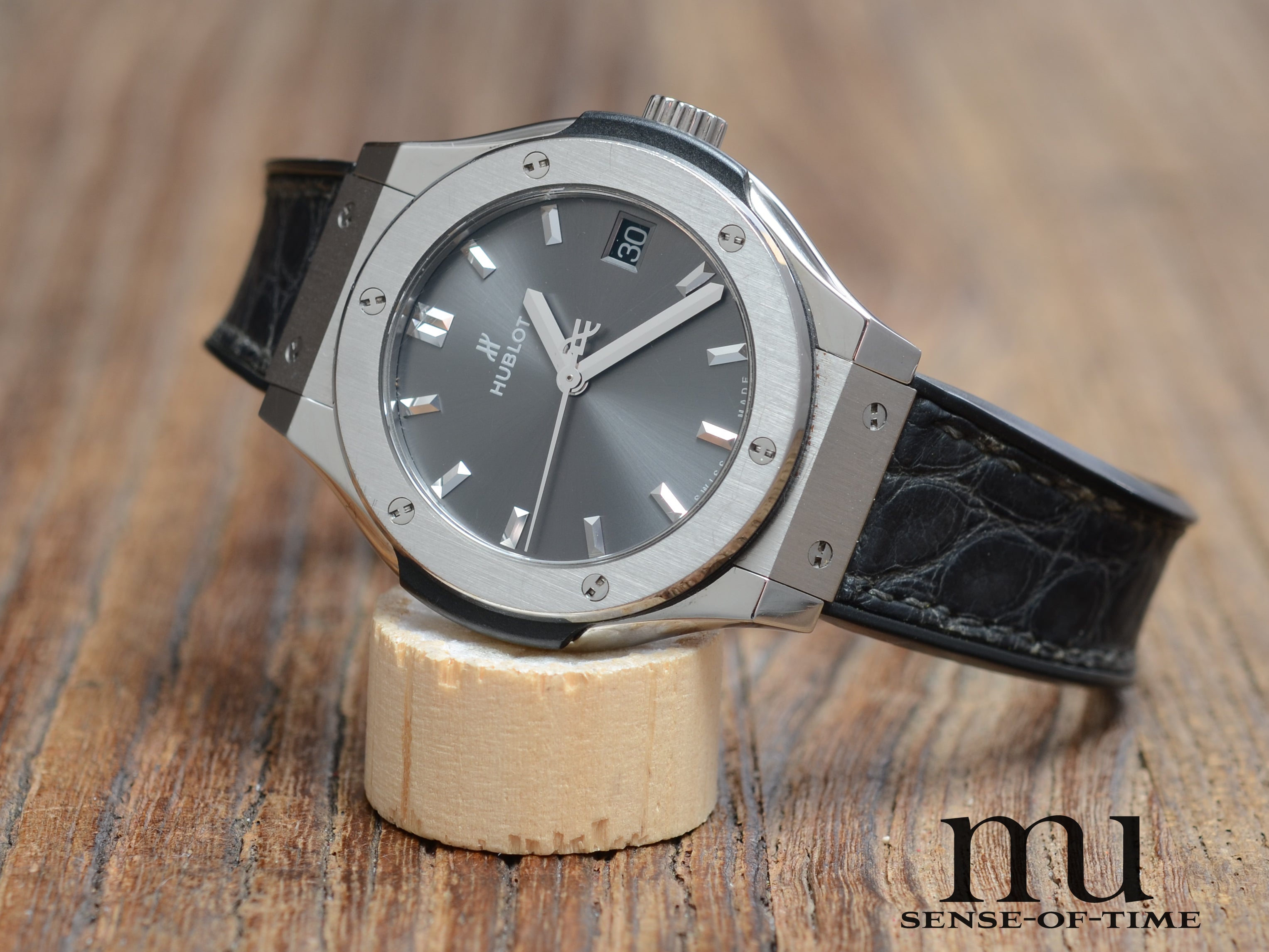 Hublot Classic Fusion 33mm, Graues Zifferblatt, Ref. 581.NX.7071.LR