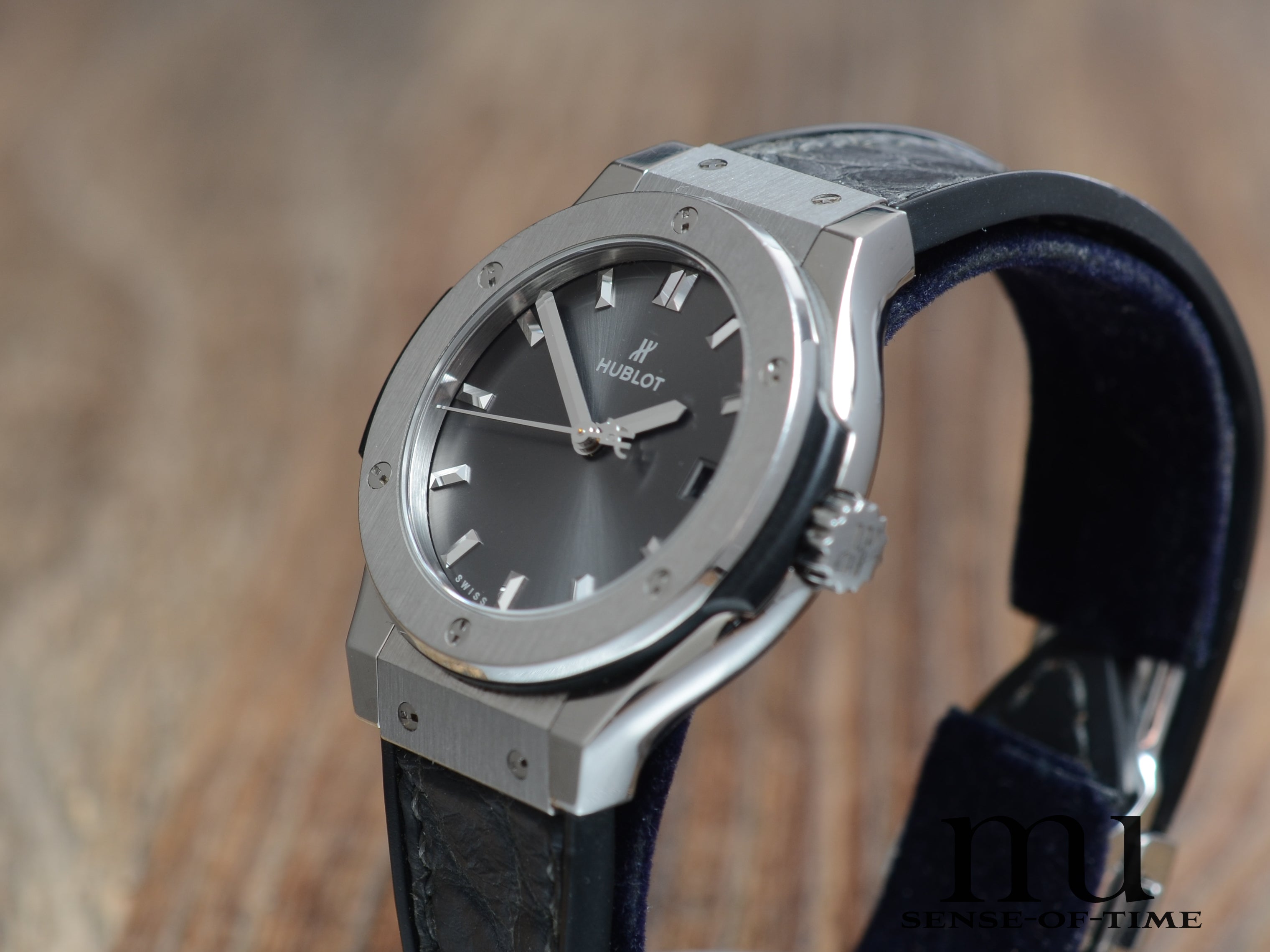 Hublot Classic Fusion 33mm, Graues Zifferblatt, Ref. 581.NX.7071.LR