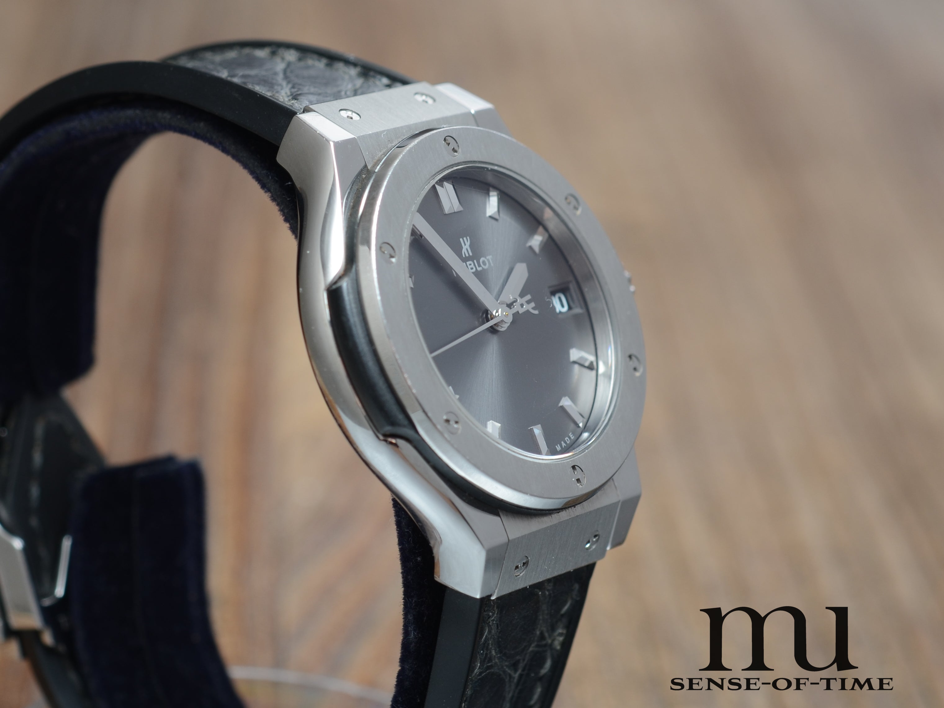 Hublot Classic Fusion 33mm, Graues Zifferblatt, Ref. 581.NX.7071.LR