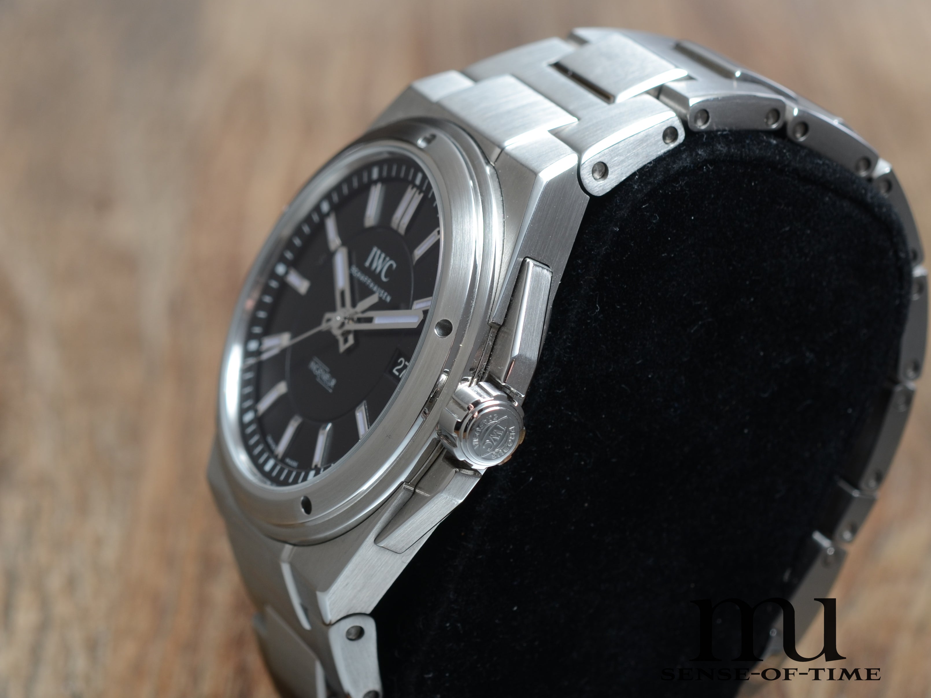 IWC Ingenieur Schwarzes Zifferblatt 40mm B&P, IW323902