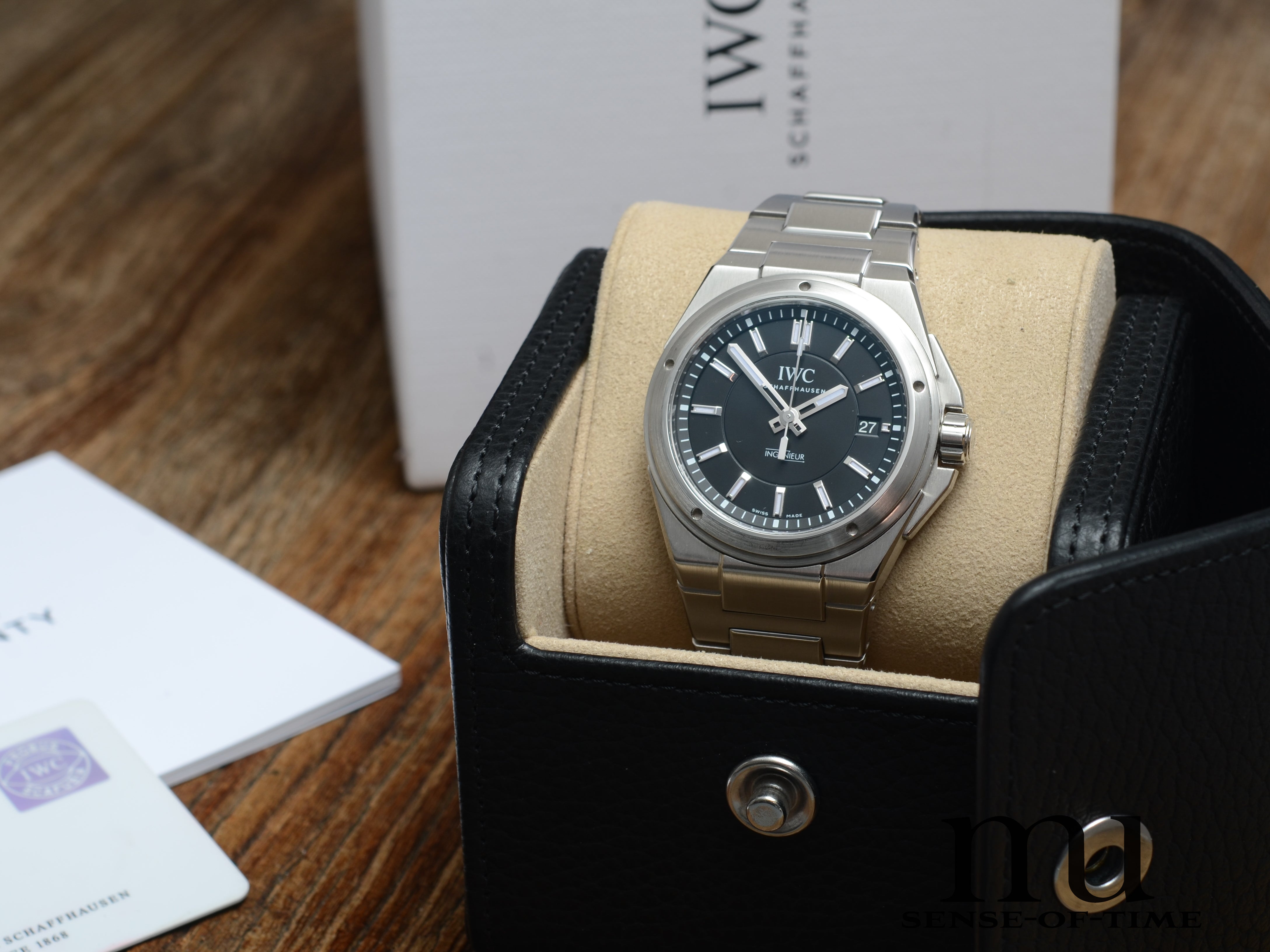 IWC Ingenieur Schwarzes Zifferblatt 40mm B&P, IW323902
