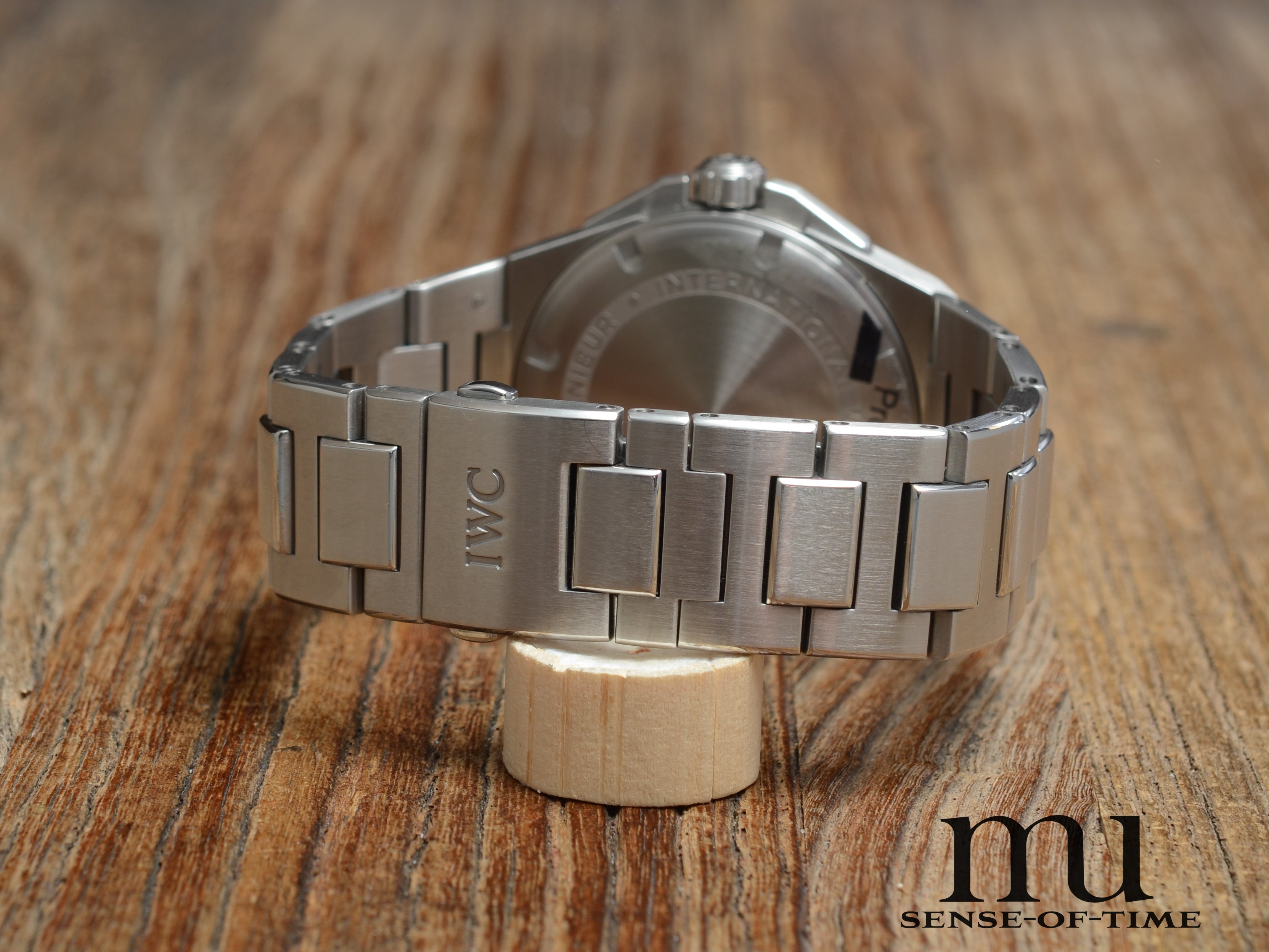IWC Ingenieur Schwarzes Zifferblatt 40mm B&P, IW323902