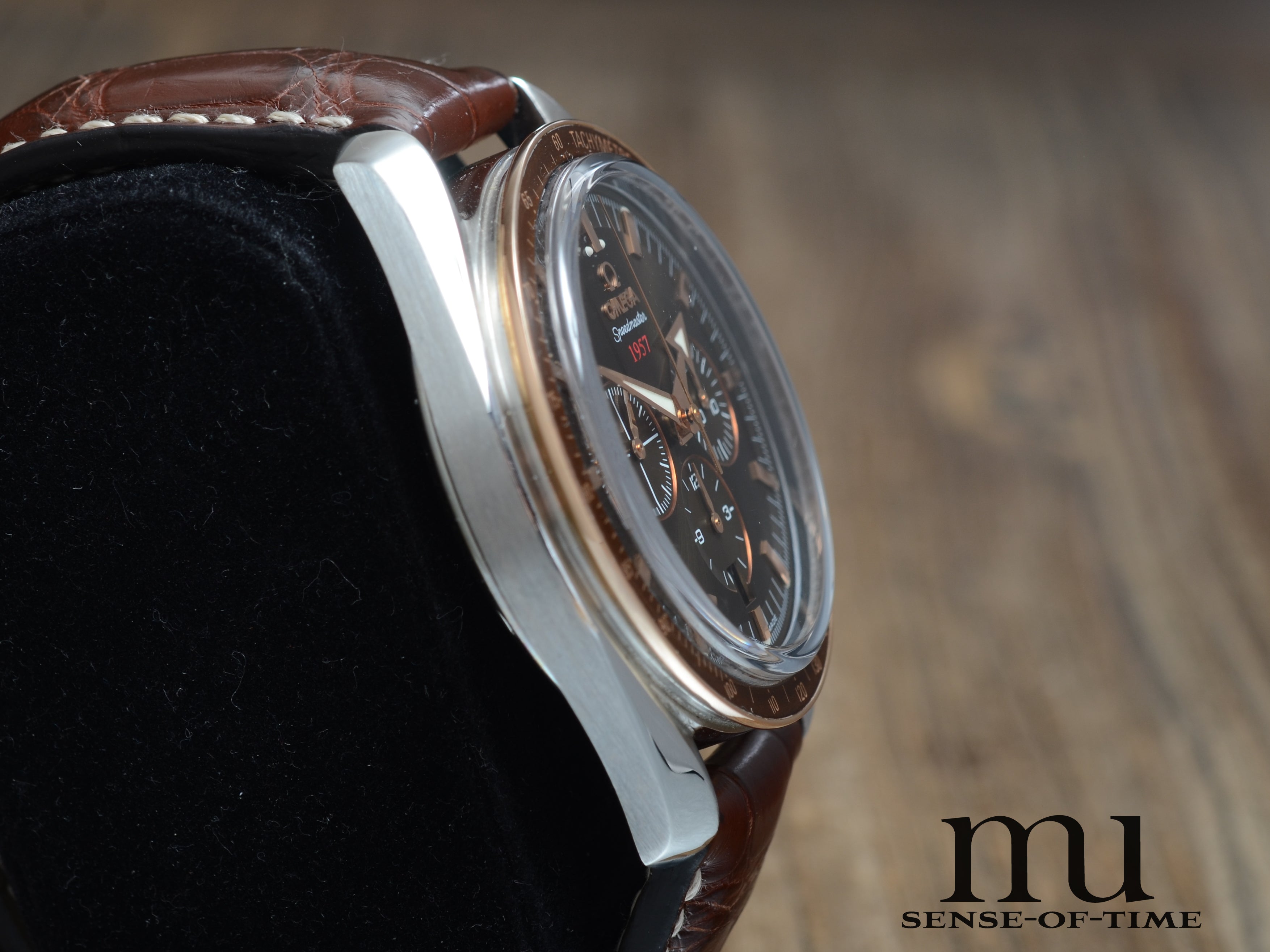 Omega Speedmaster 1957 Stahl/Gold Broad Arrow Co-Axial, Ref.: 321.93.42.50.13.001