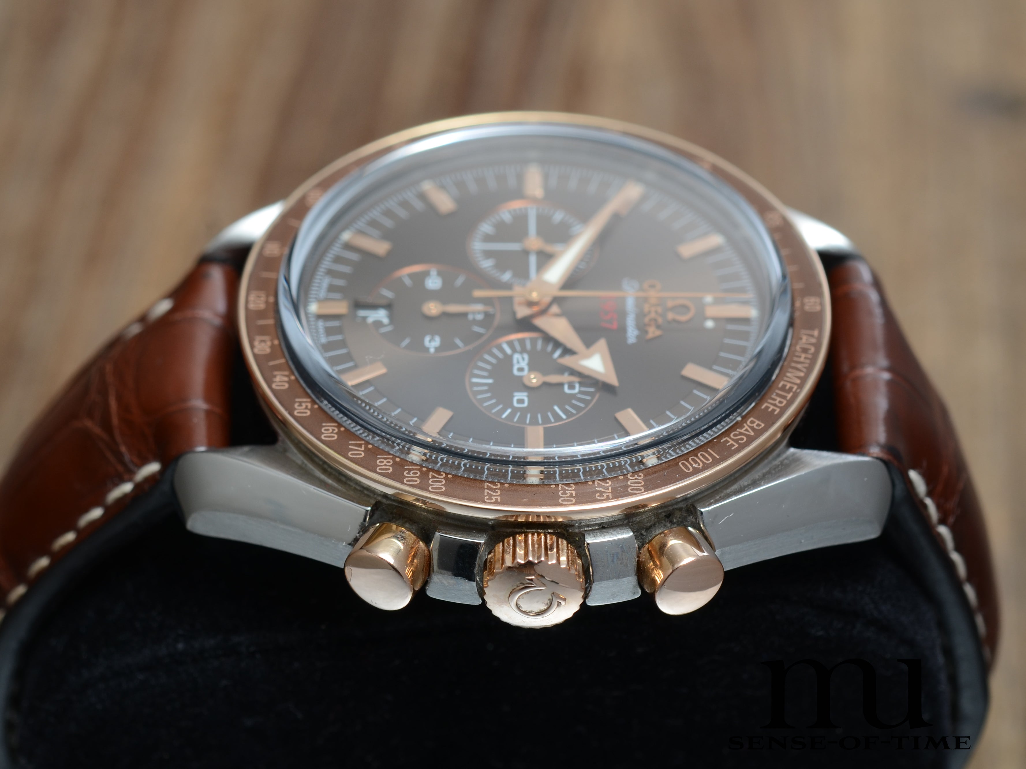Omega Speedmaster 1957 Stahl/Gold Broad Arrow Co-Axial, Ref.: 321.93.42.50.13.001