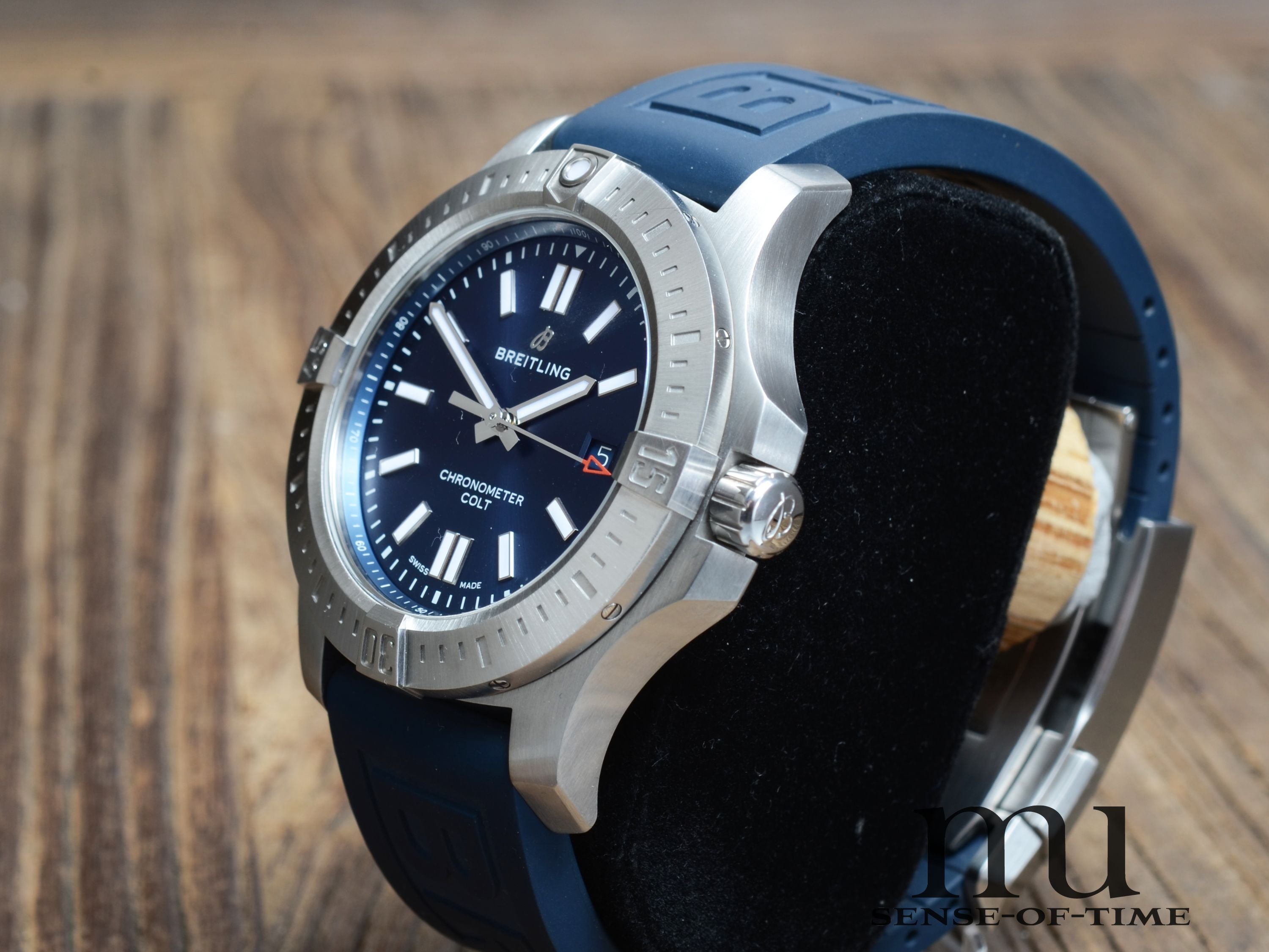 Breitling Colt 44, blaues Zifferblatt, Ocean Racer Kautschukband, Ref.: A17388