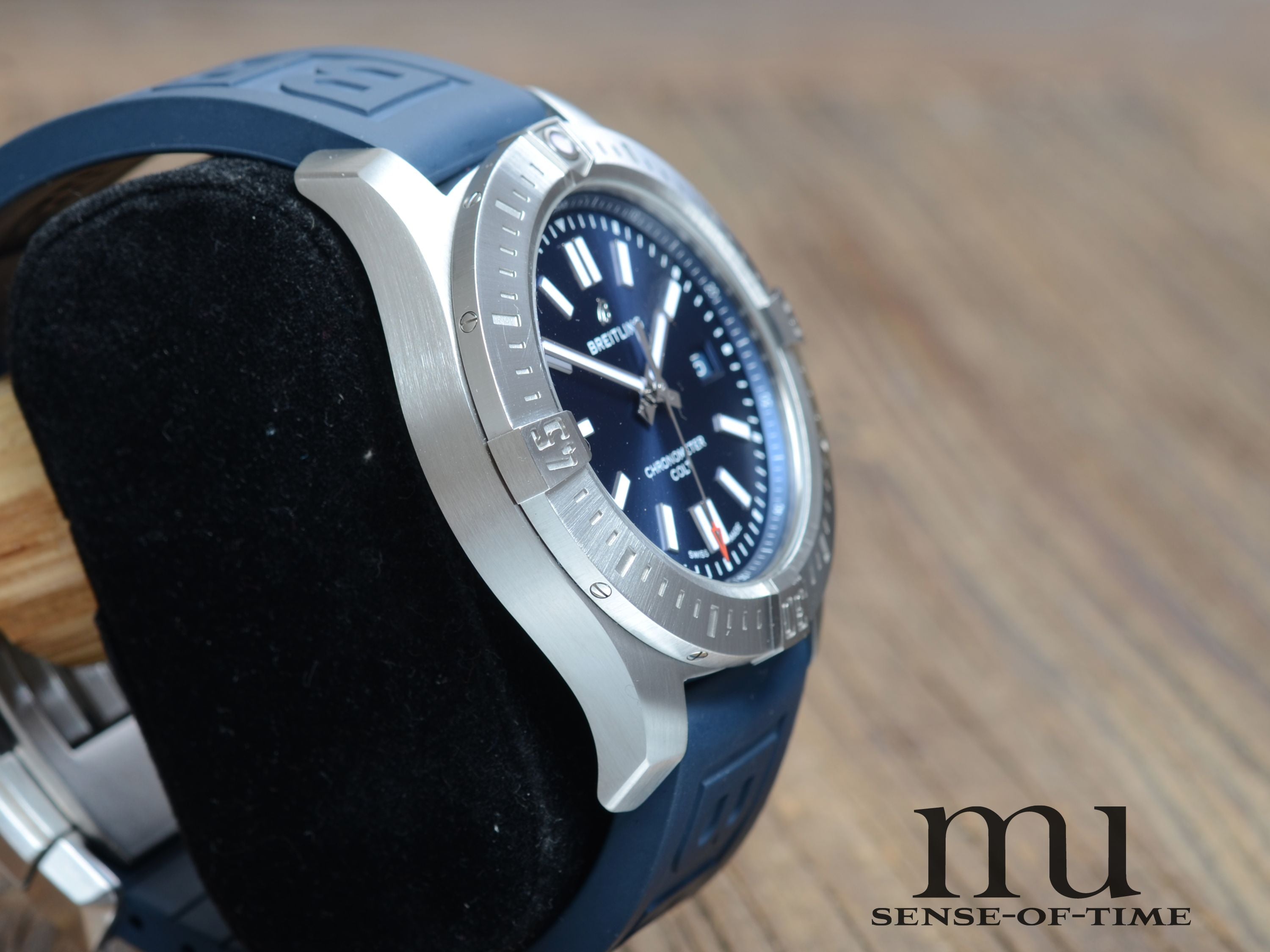 Breitling Colt 44, blaues Zifferblatt, Ocean Racer Kautschukband, Ref.: A17388