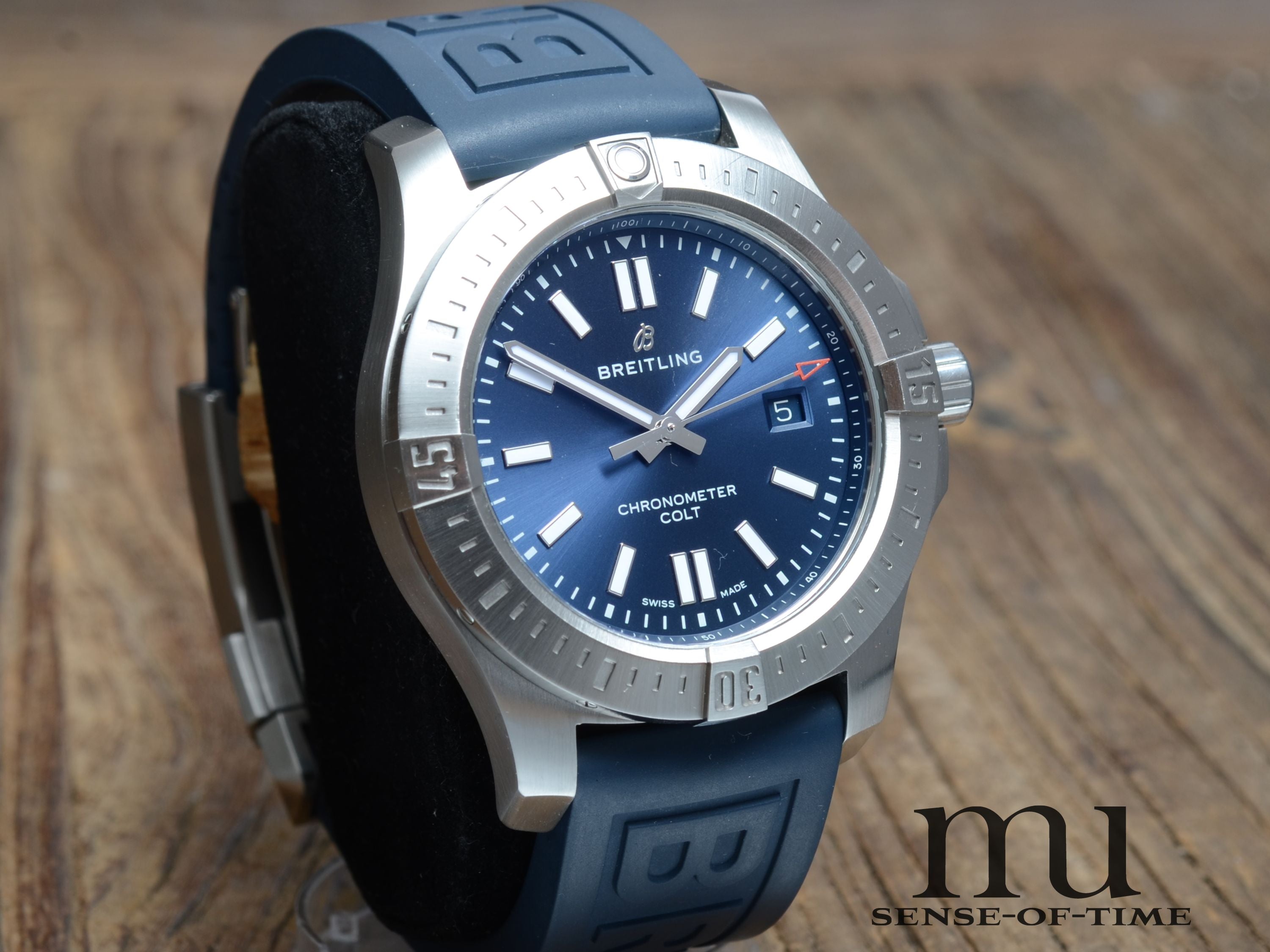 Breitling Colt 44, blaues Zifferblatt, Ocean Racer Kautschukband, Ref.: A17388