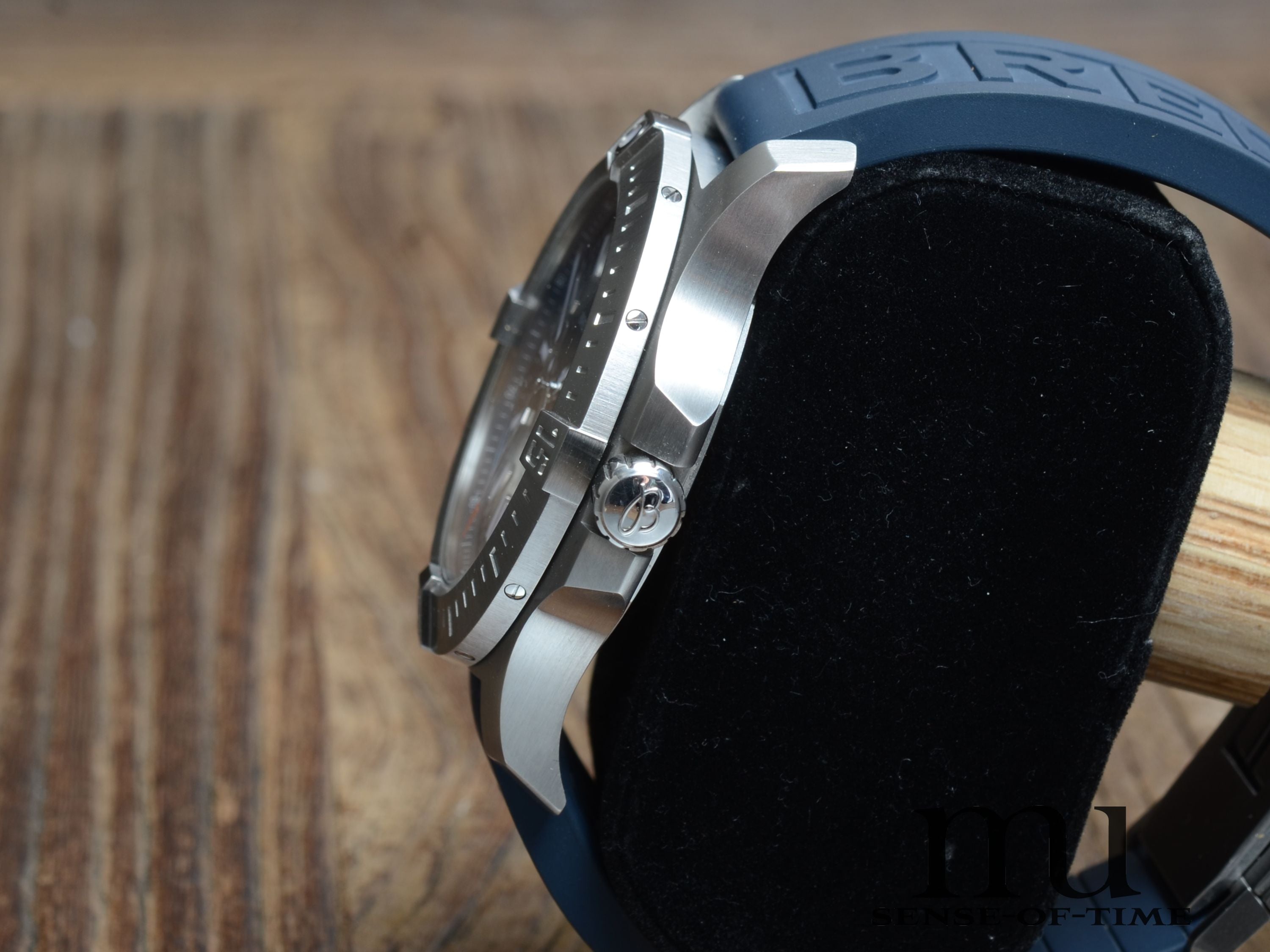 Breitling Colt 44, blaues Zifferblatt, Ocean Racer Kautschukband, Ref.: A17388