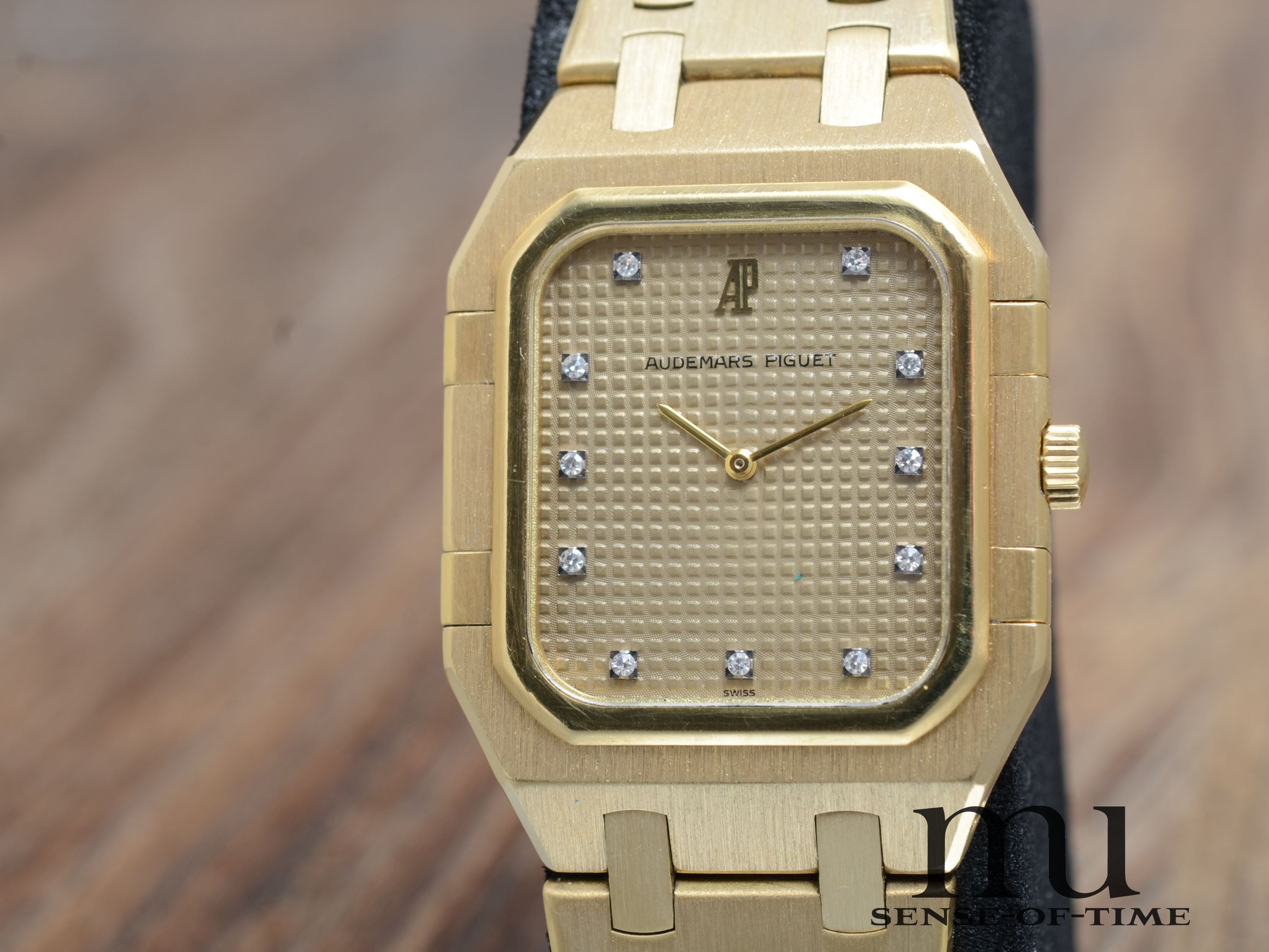 Audemars Piguet Royal Oak, Rectangulaire 18kt Gold, Brillant-Zifferblatt, Ref.: 6009BA