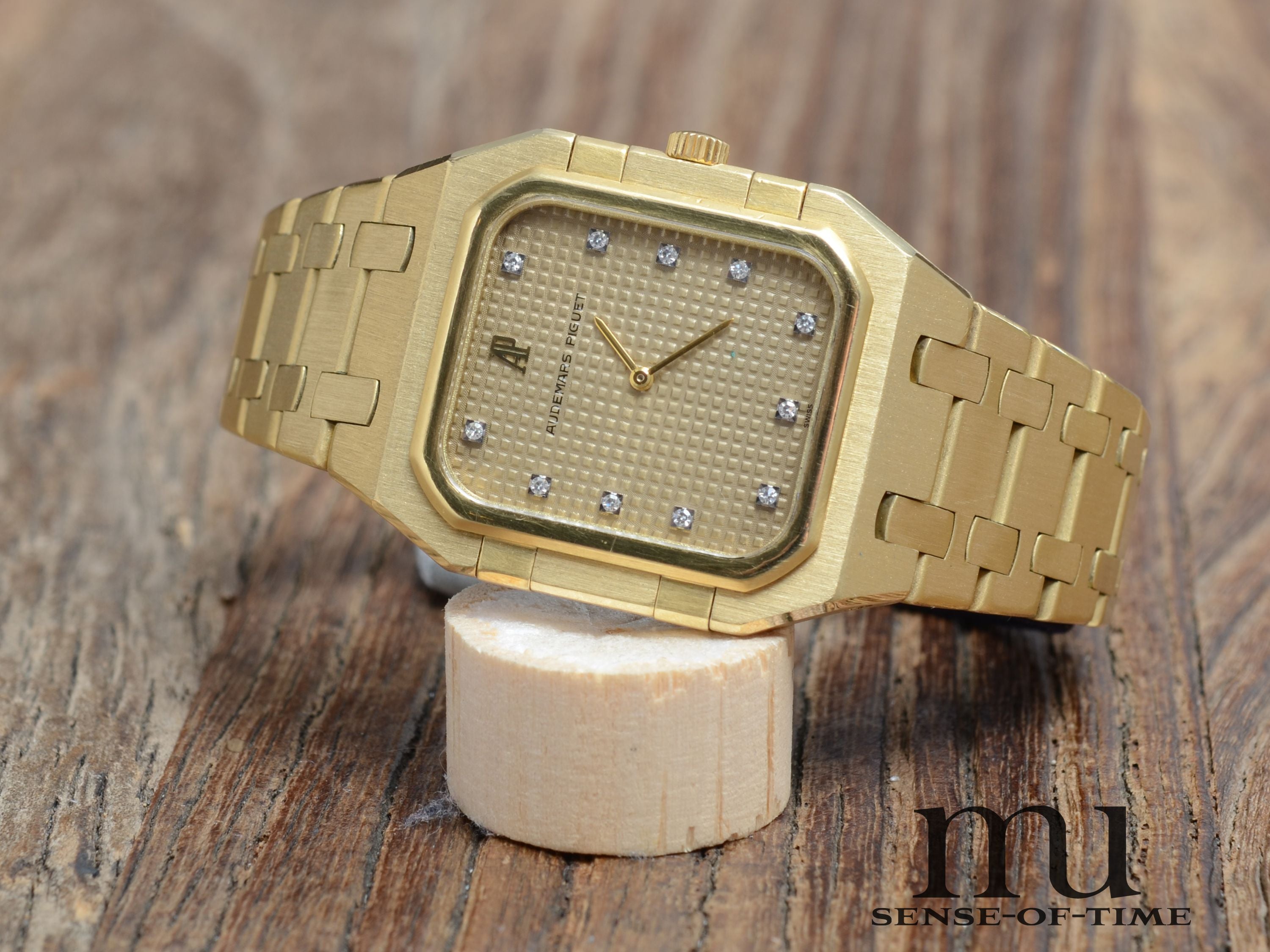Audemars Piguet Royal Oak, Rectangulaire 18kt Gold, Brillant-Zifferblatt, Ref.: 6009BA
