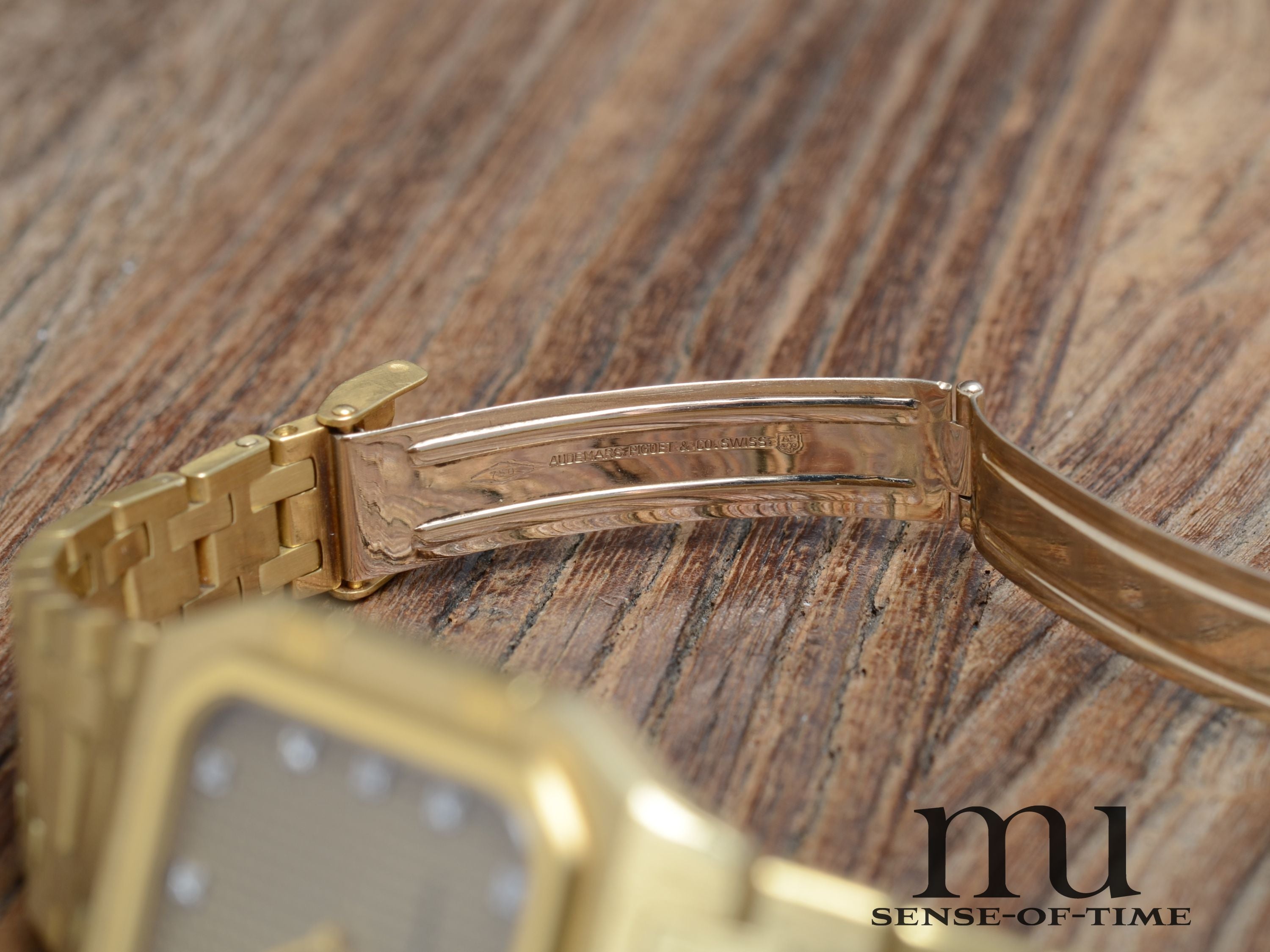 Audemars Piguet Royal Oak, Rectangulaire 18kt Gold, Brillant-Zifferblatt, Ref.: 6009BA