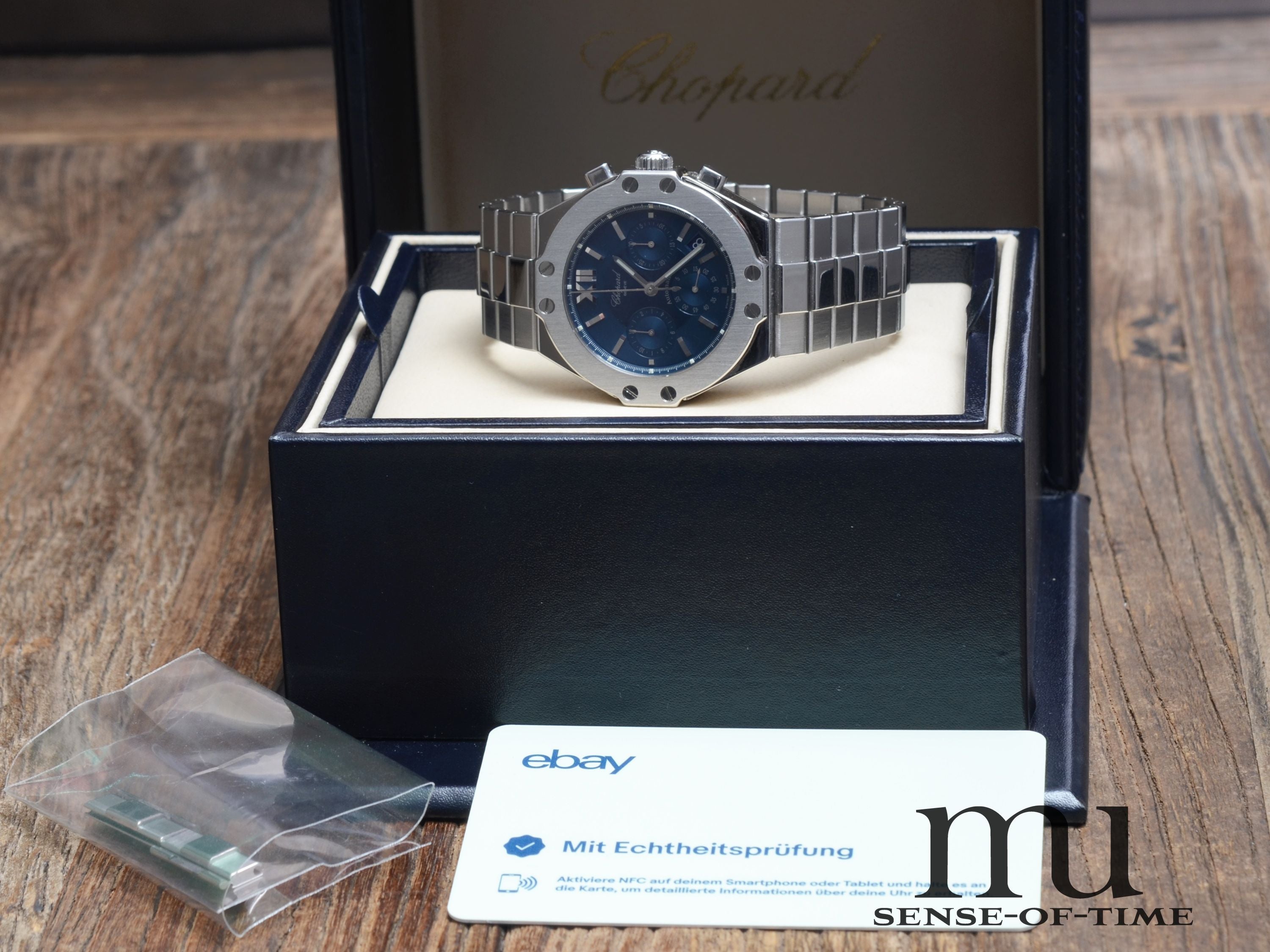 Chopard St. Moritz mit blauem Zifferblatt und integriertem Armband, Ref.: 8333