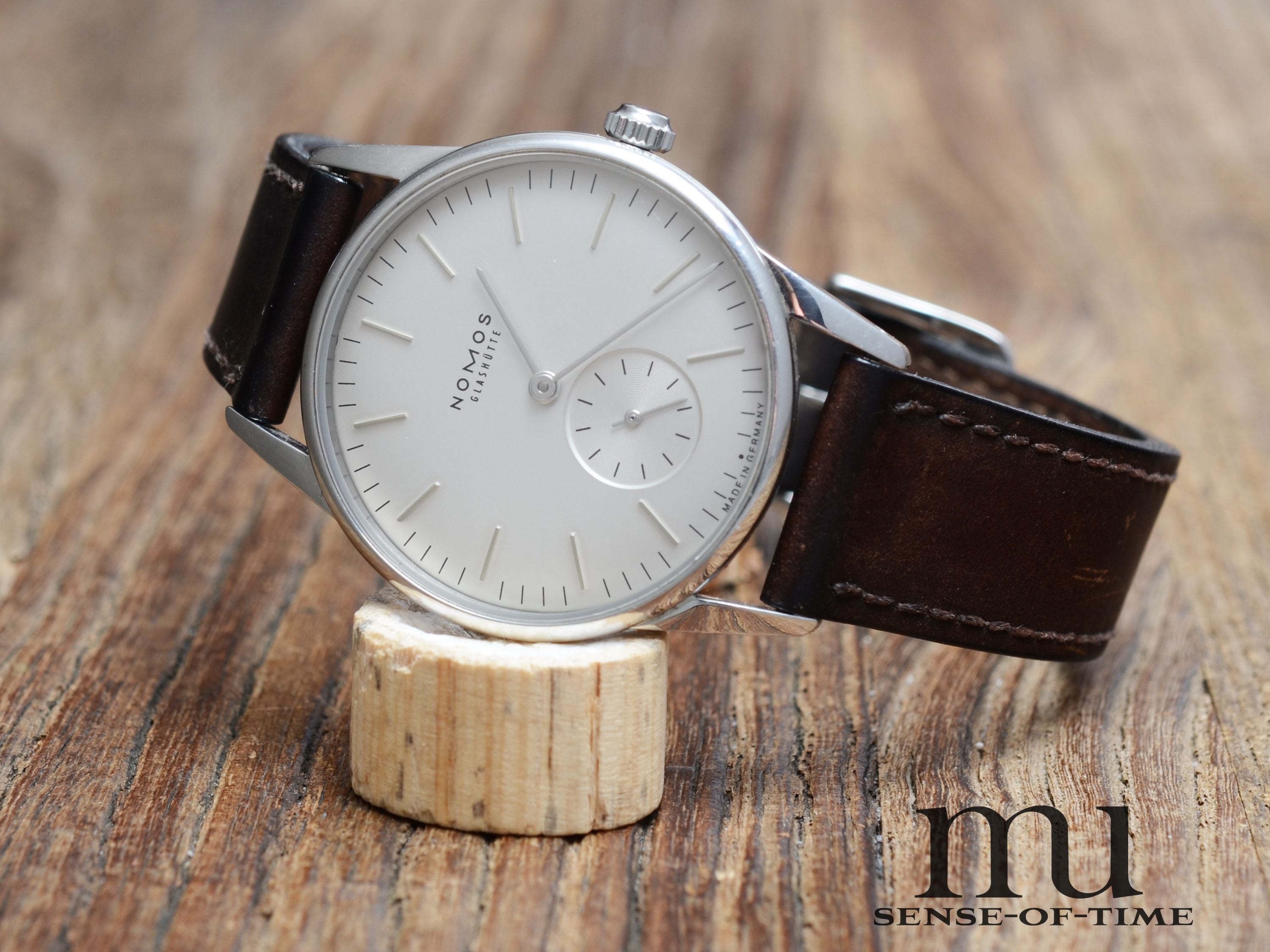 Nomos Orion Handaufzug Sichtboden, Ref. 306