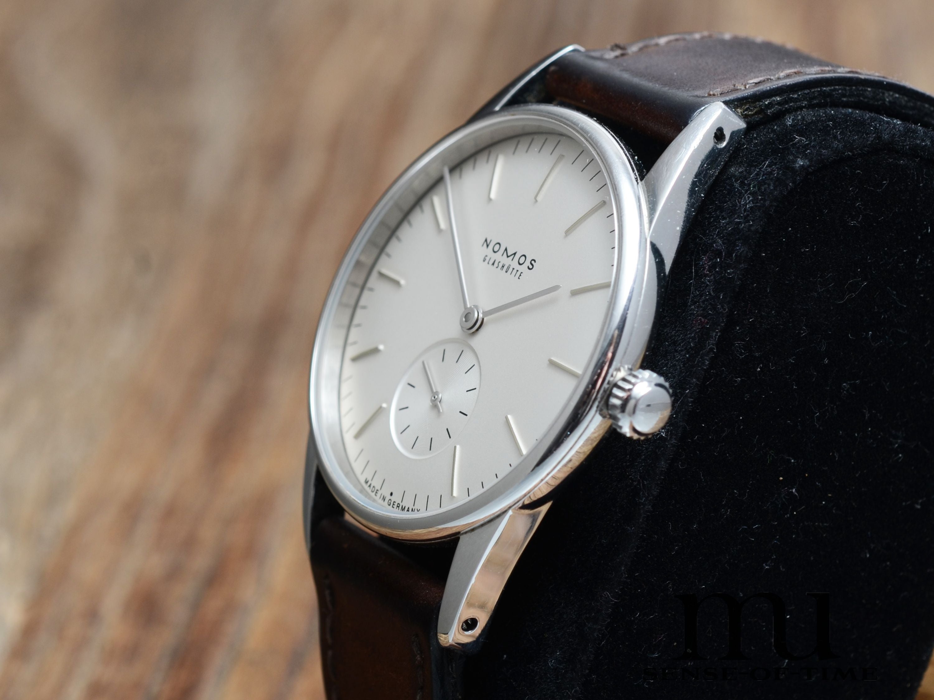 Nomos Orion Handaufzug Sichtboden, Ref. 306
