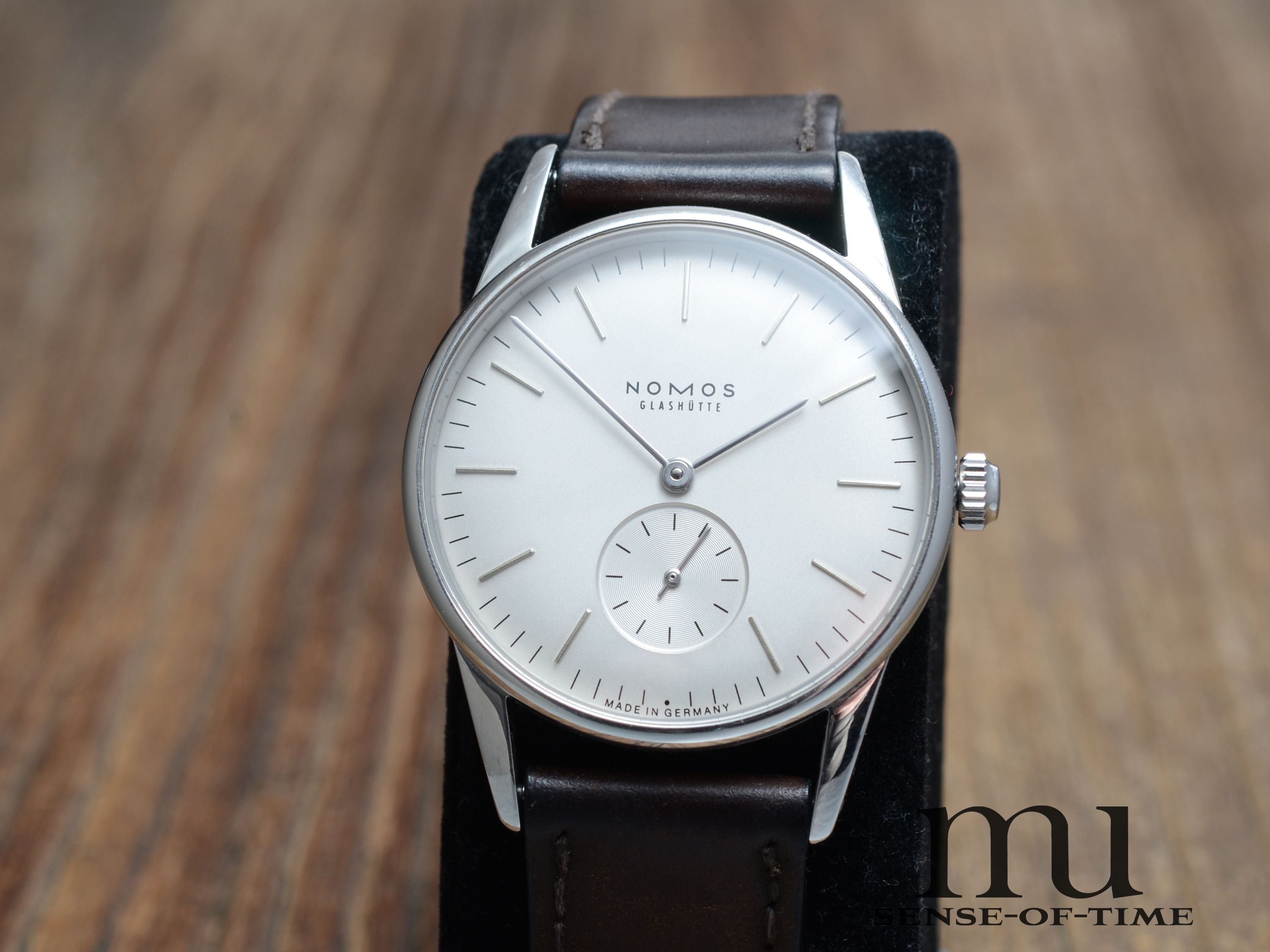 Nomos Orion Handaufzug Sichtboden, Ref. 306