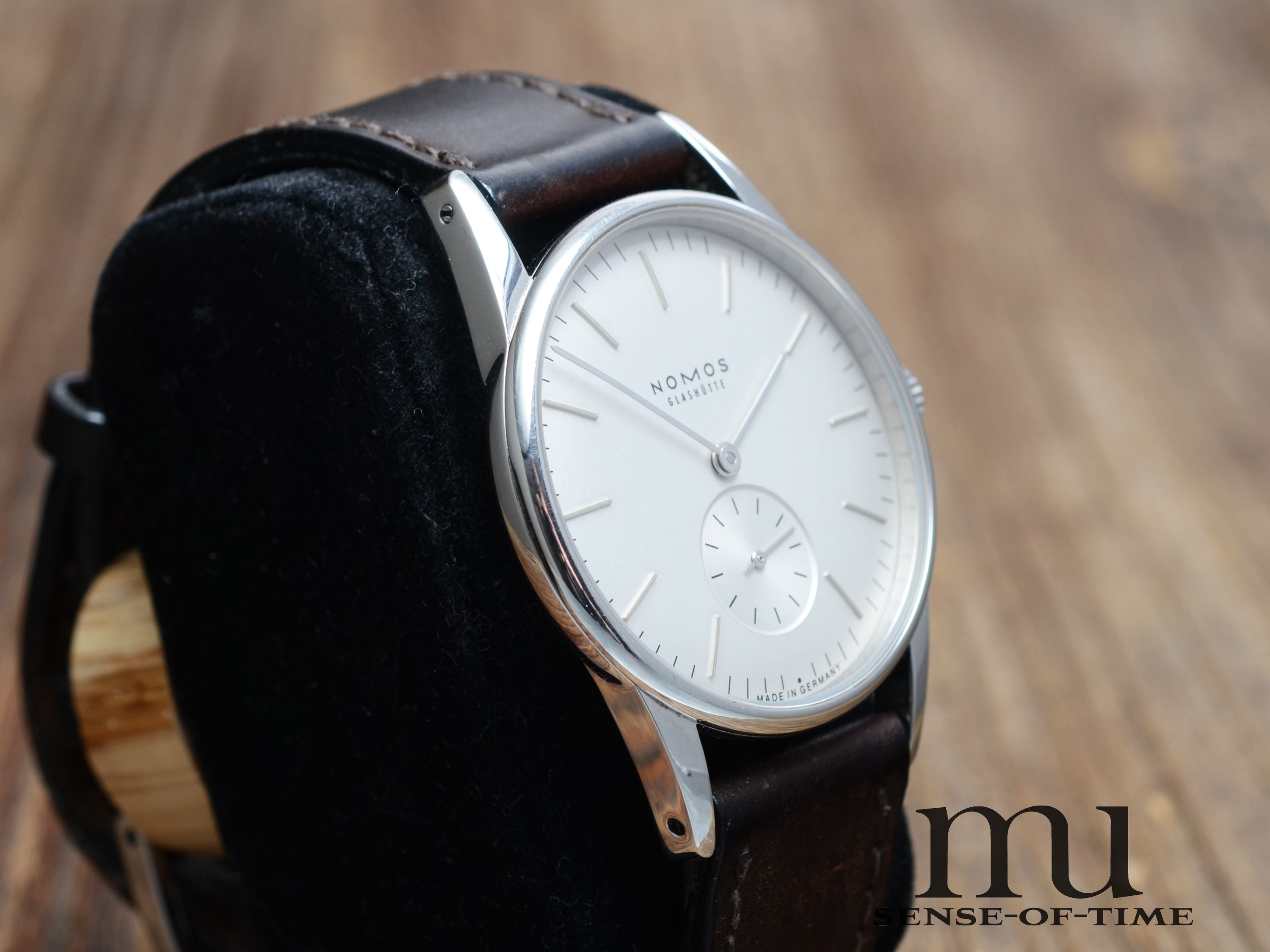 Nomos Orion Handaufzug Sichtboden, Ref. 306