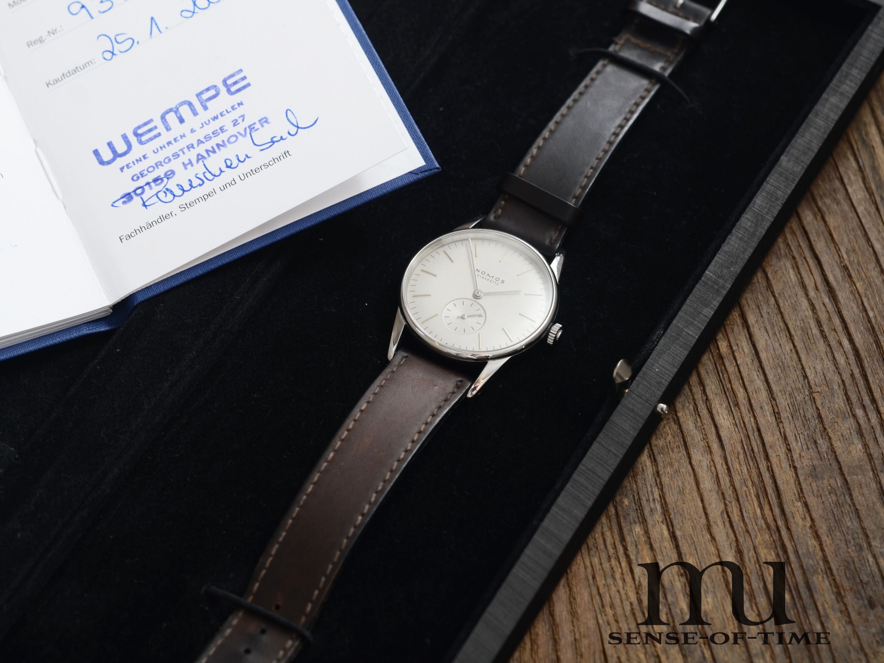 Nomos Orion Handaufzug Sichtboden, Ref. 306