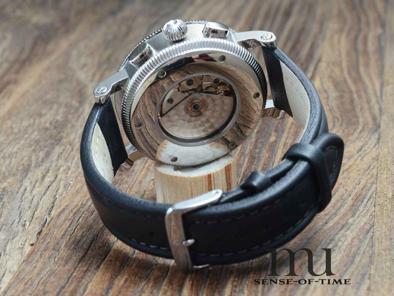 Ungelabelt: Klassik Chronograph mit veredeltem ETA 7750