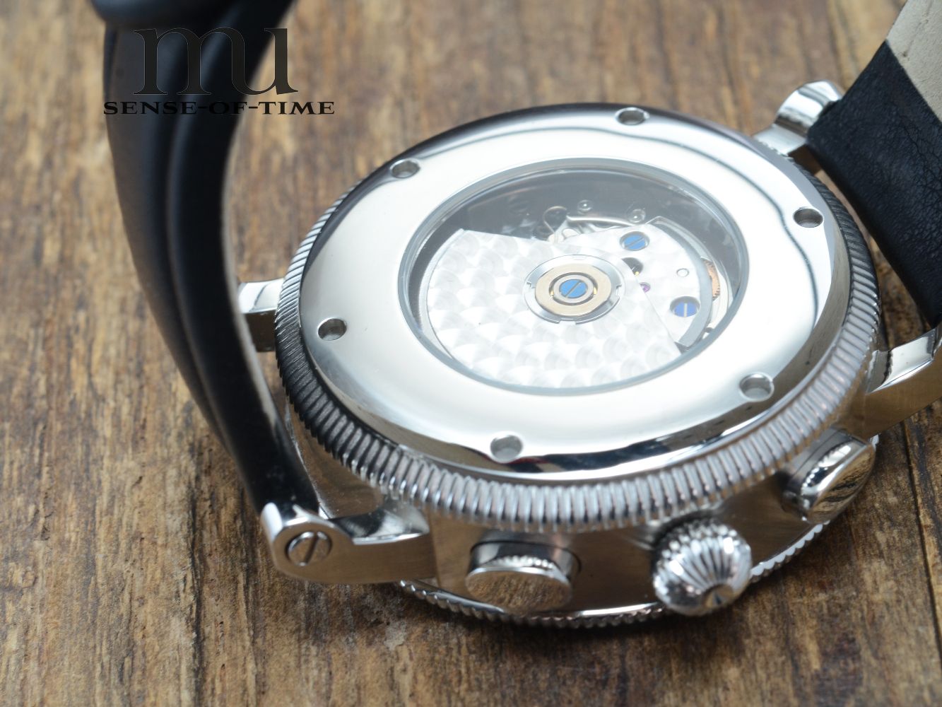 Ungelabelt: Klassik Chronograph mit veredeltem ETA 7750