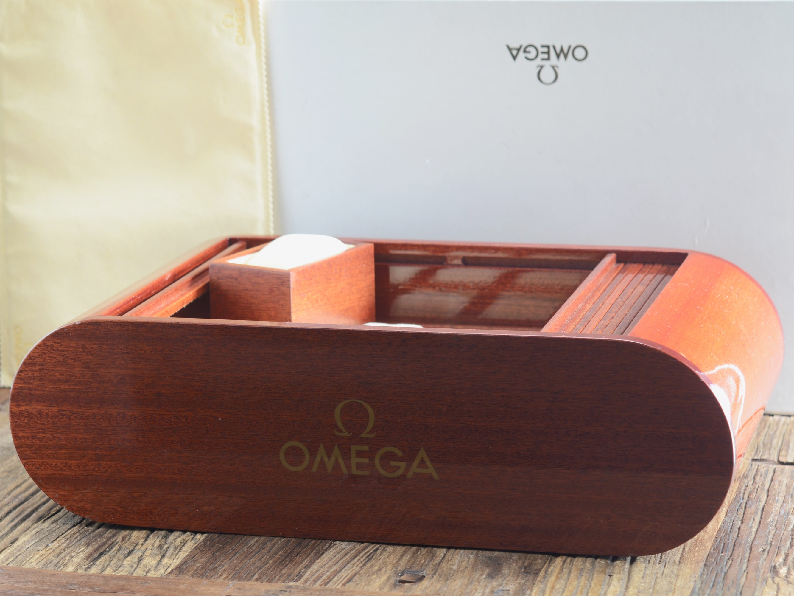 Zubehör: Omega Collector's Box Mahagoni für 8 Uhren