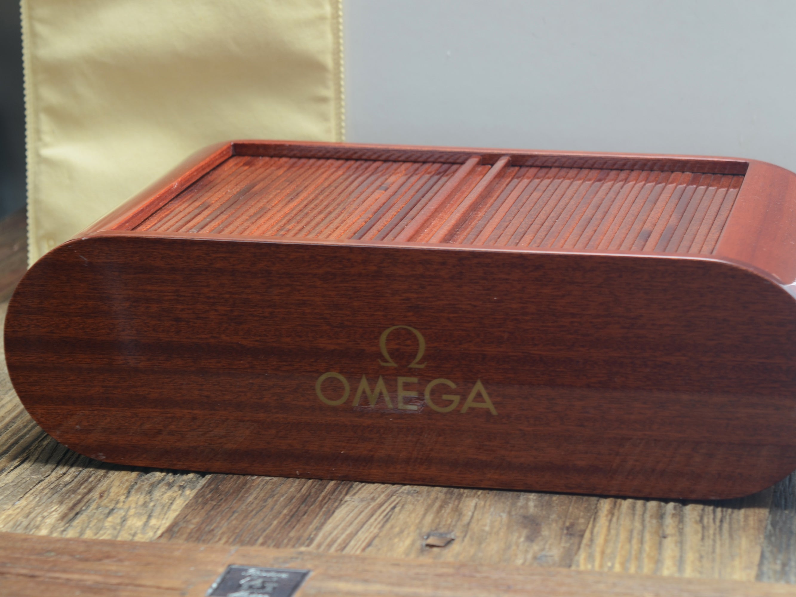 Zubehör: Omega Collector's Box Mahagoni für 8 Uhren