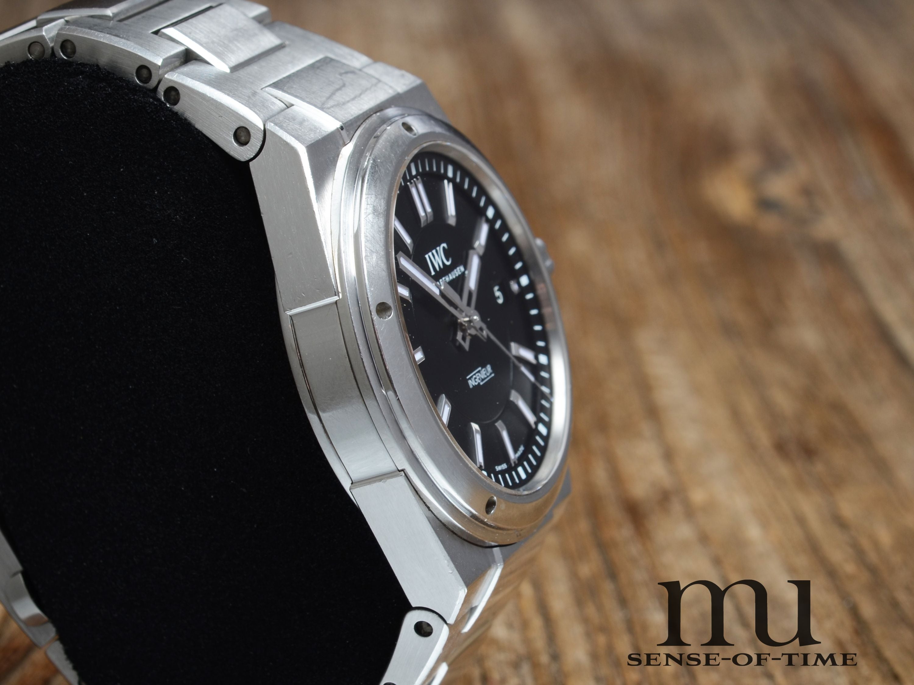 IWC Ingenieur Automatik Schwarzes Zifferblatt, IW323902