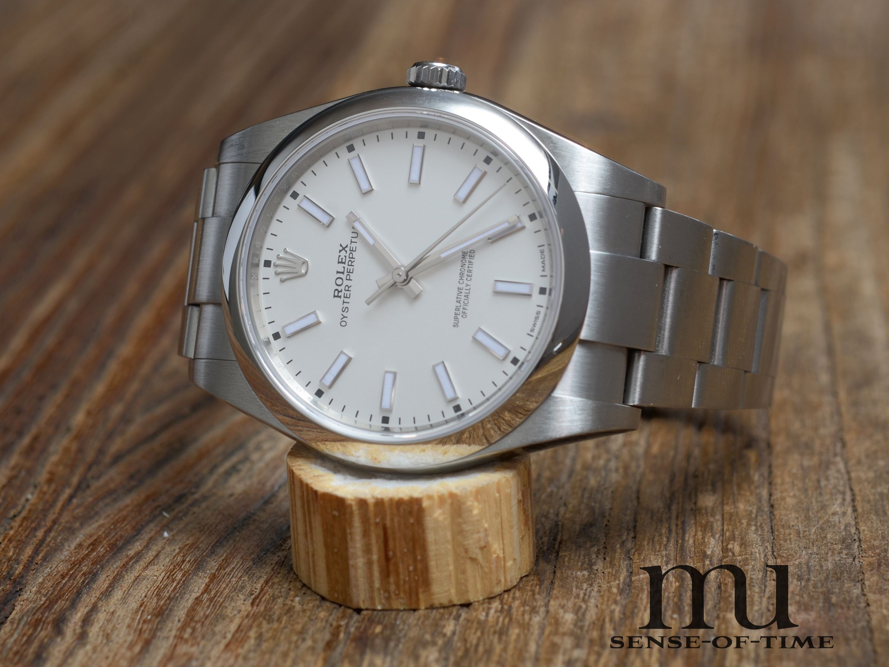 Rolex Oyster Perpetual 39mm, Weißes Zifferblatt, Ref. 114300