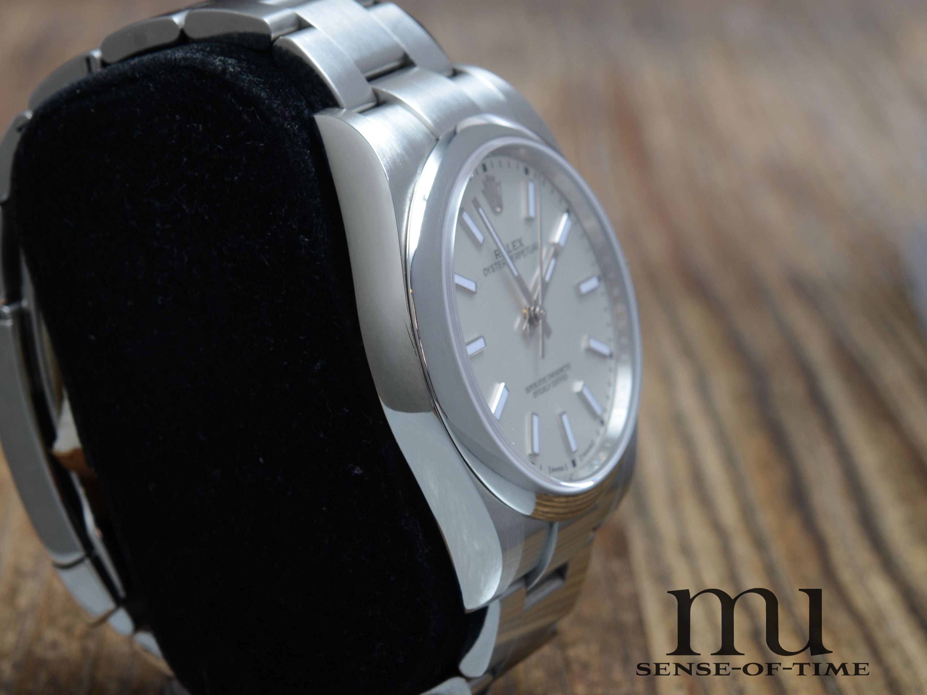 Rolex Oyster Perpetual 39mm, Weißes Zifferblatt, Ref. 114300