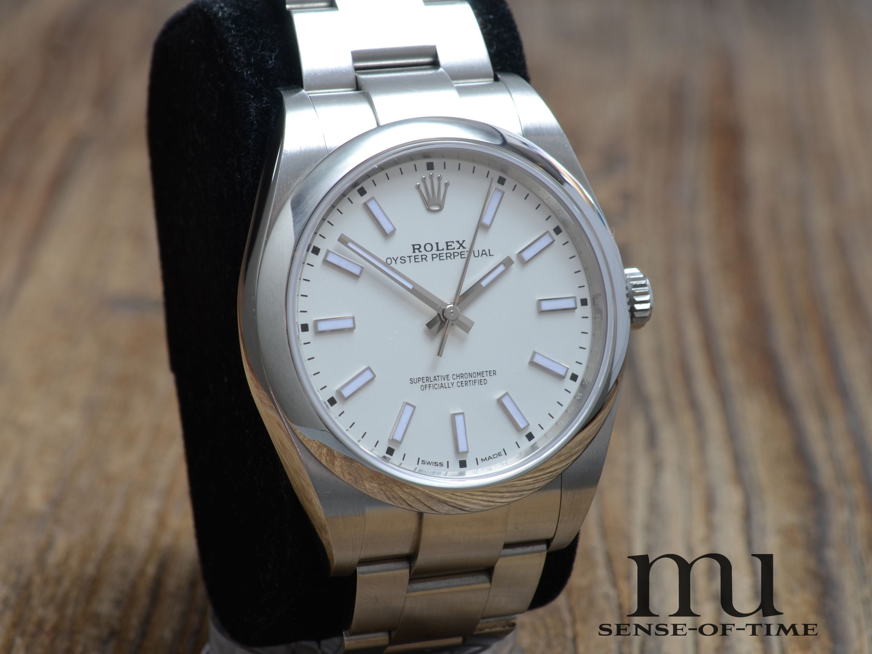 Rolex Oyster Perpetual 39mm, Weißes Zifferblatt, Ref. 114300