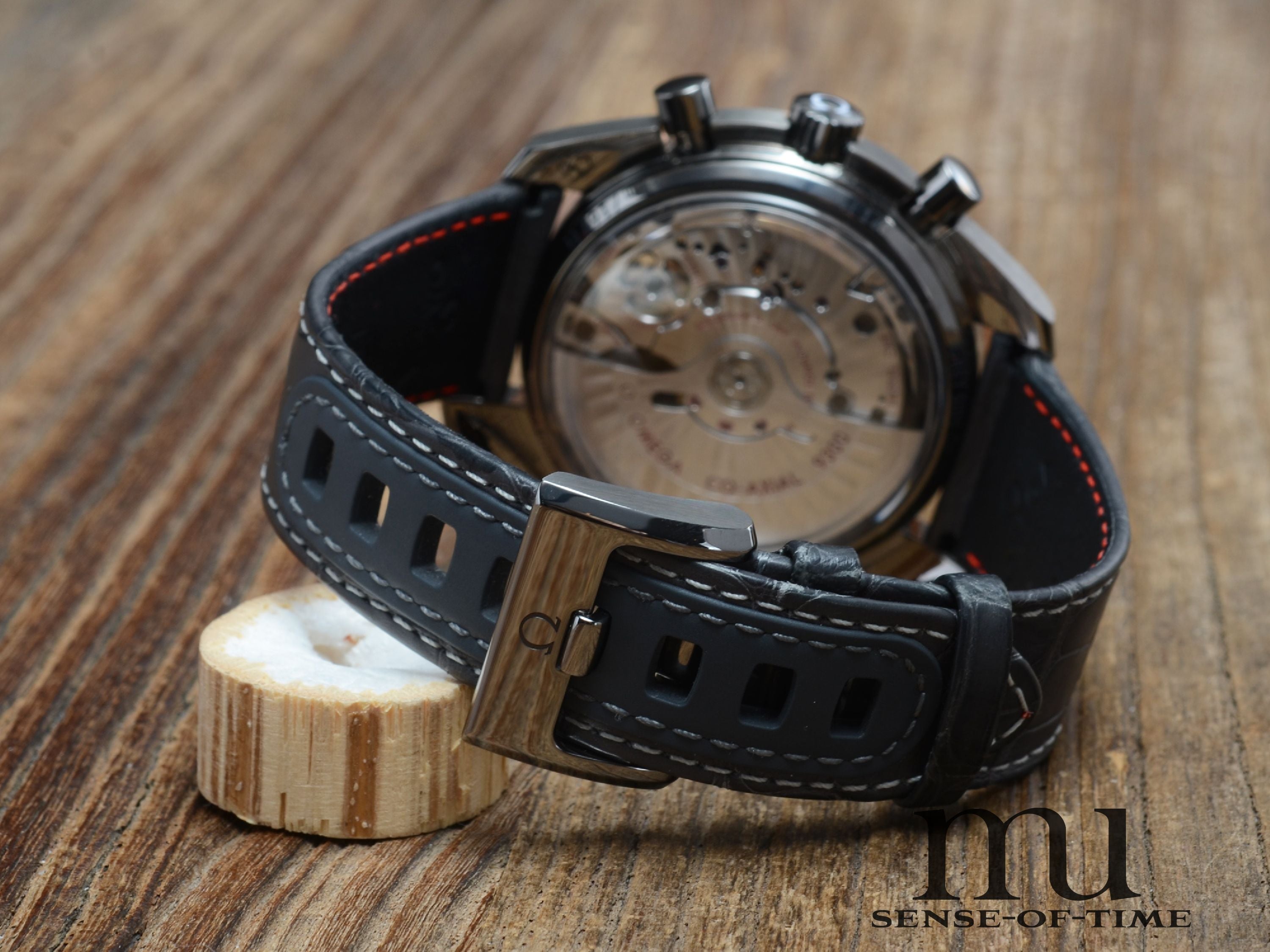 Omega Speedmaster Meteorite Dial Grey Side of the Moon Sedna Gold, Neu