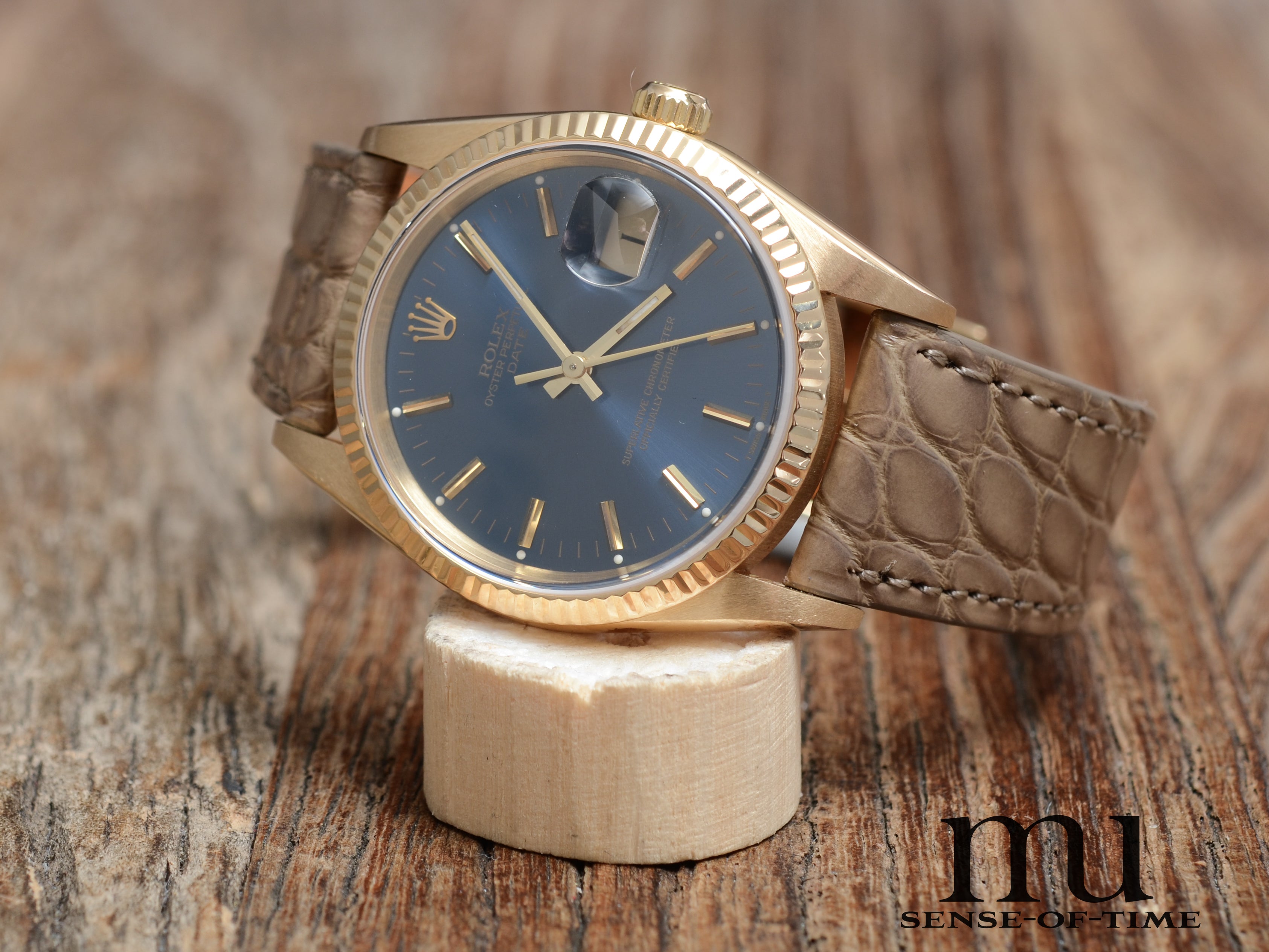 Rolex Date in 18kt Gold mit blauem Zifferblatt, Like New, Full Set, Ref.: 15238