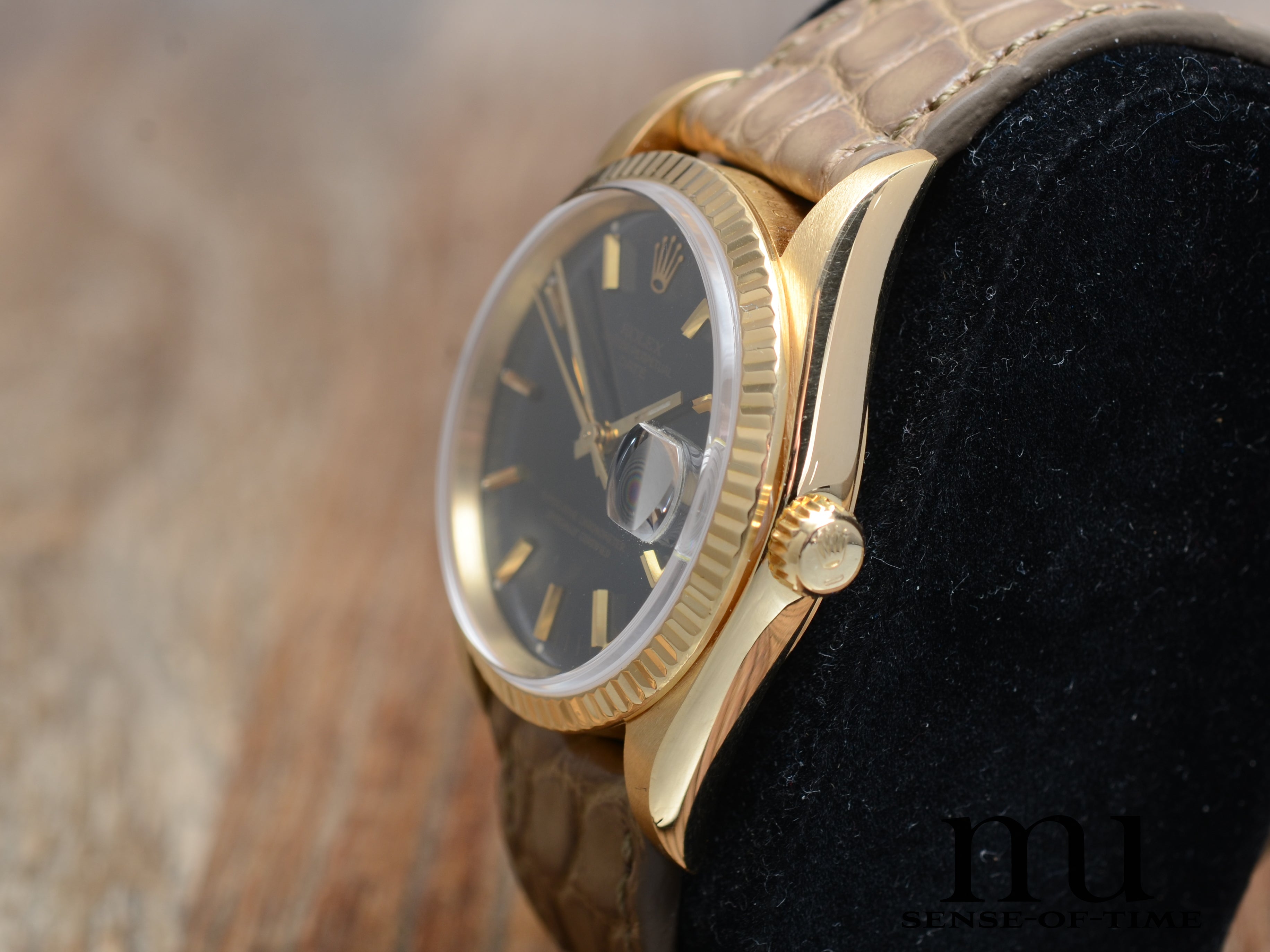 Rolex Date in 18kt Gold mit blauem Zifferblatt, Like New, Full Set, Ref.: 15238