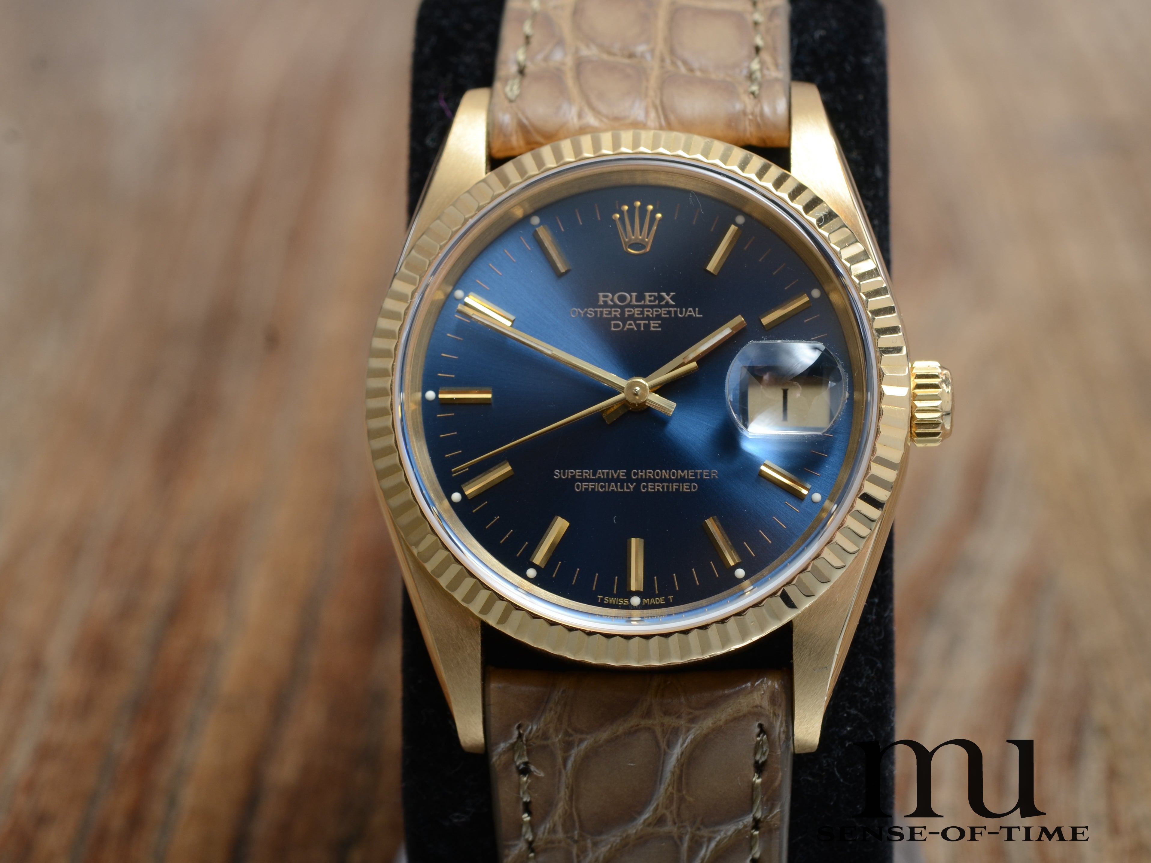 Rolex Date in 18kt Gold mit blauem Zifferblatt, Like New, Full Set, Ref.: 15238