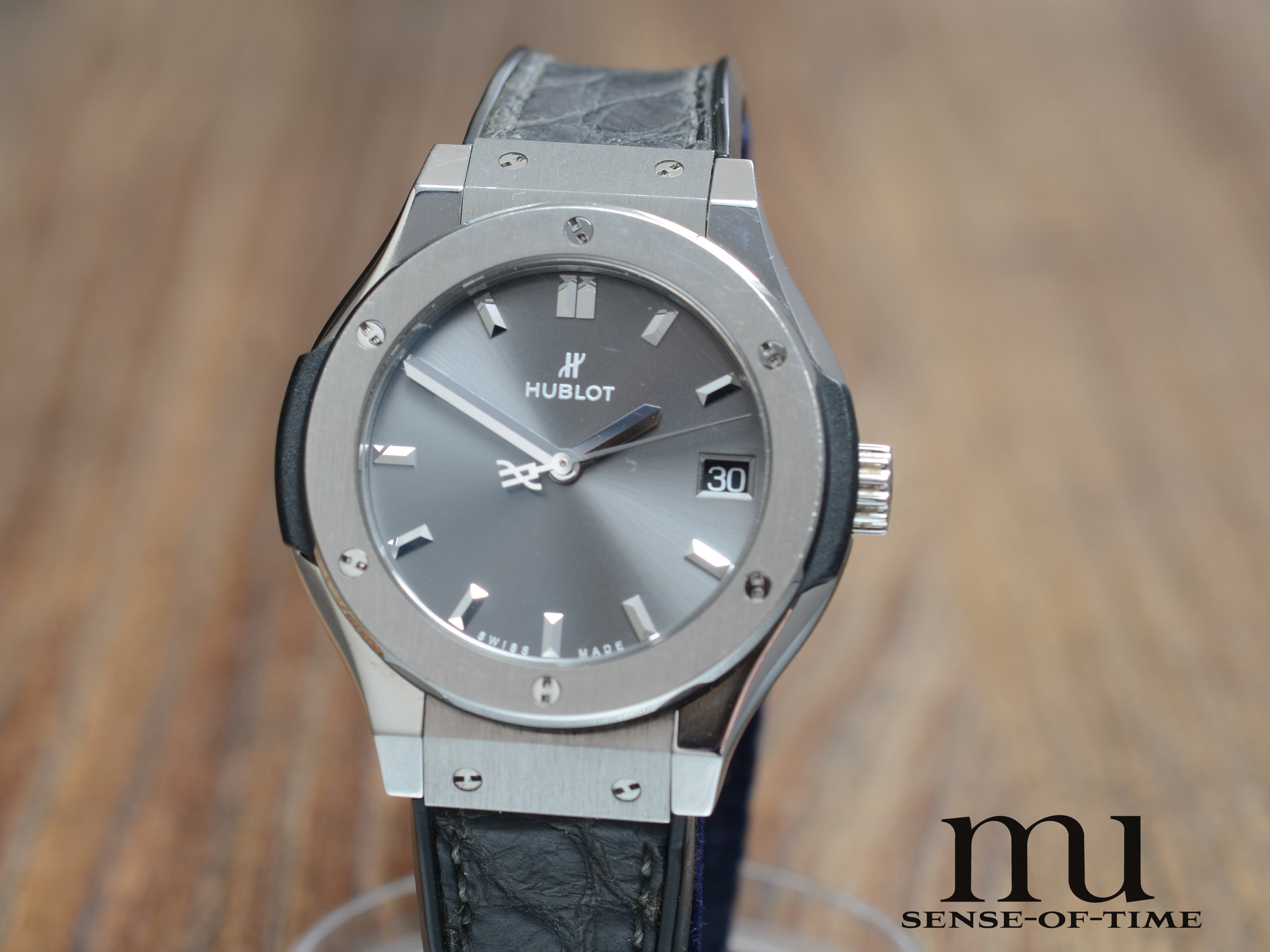 Hublot Classic Fusion 33mm, Graues Zifferblatt, Ref. 581.NX.7071.LR