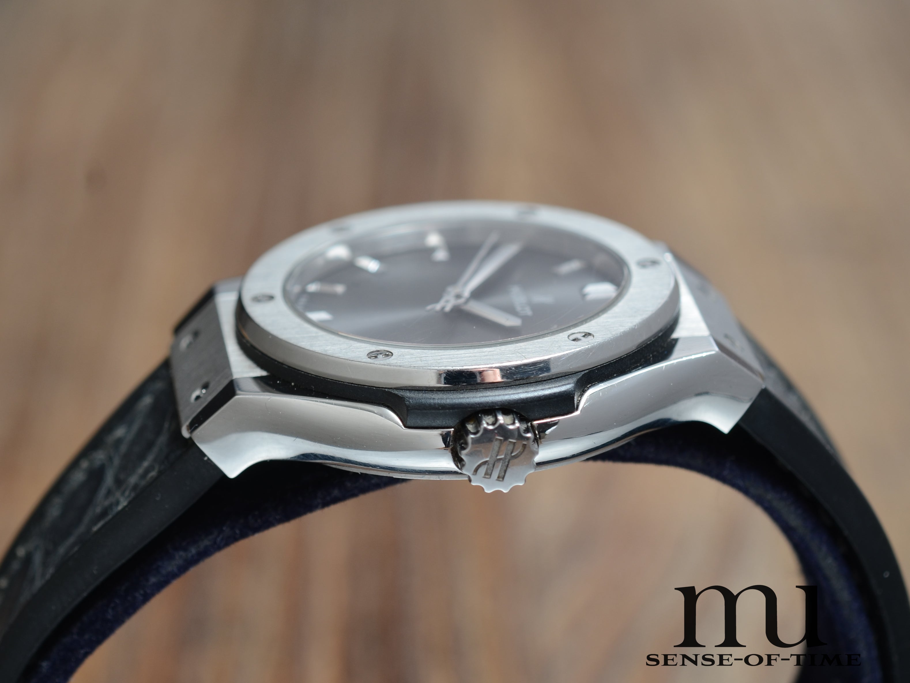 Hublot Classic Fusion 33mm, Graues Zifferblatt, Ref. 581.NX.7071.LR