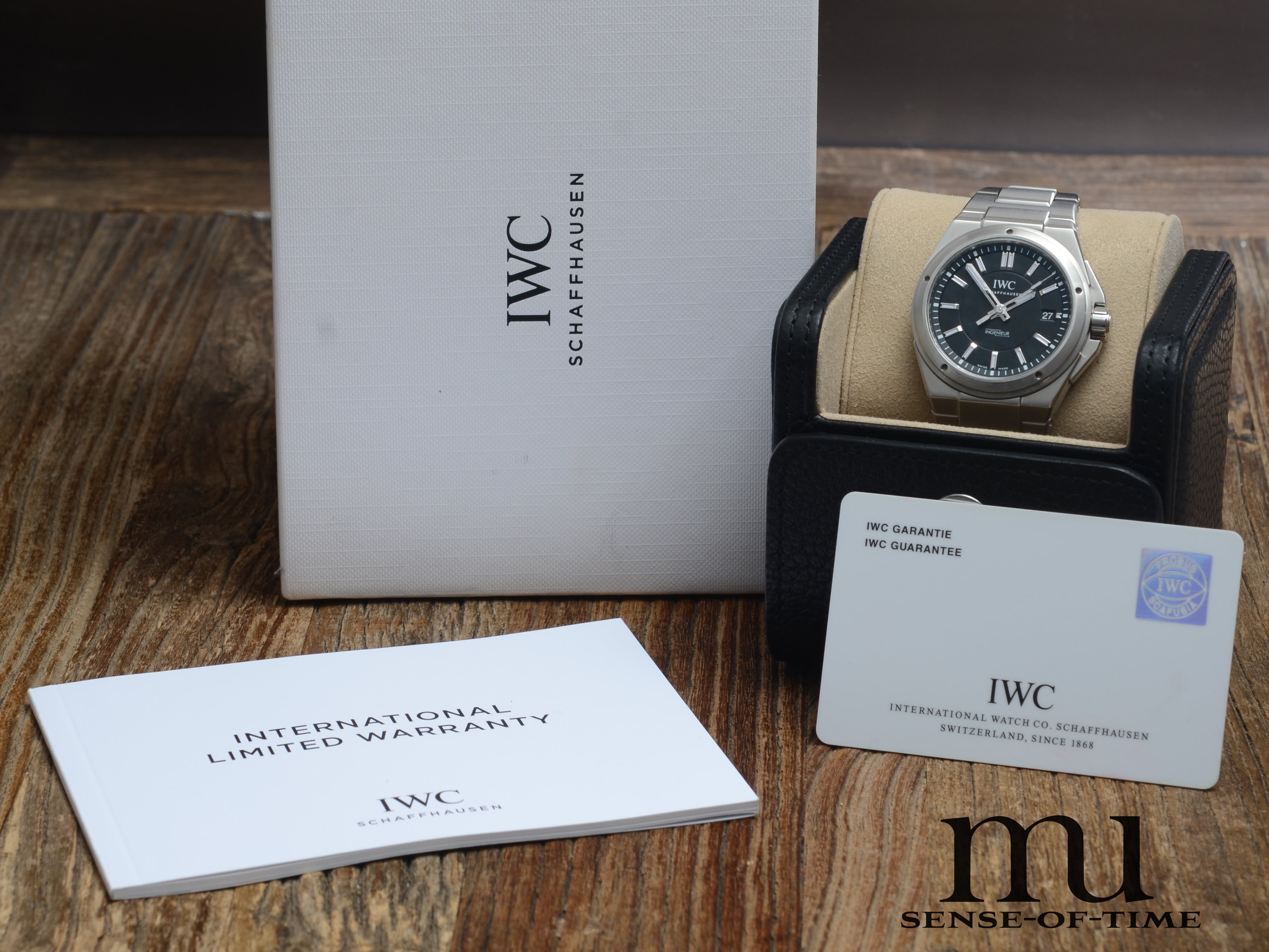IWC Ingenieur Schwarzes Zifferblatt 40mm B&P, IW323902